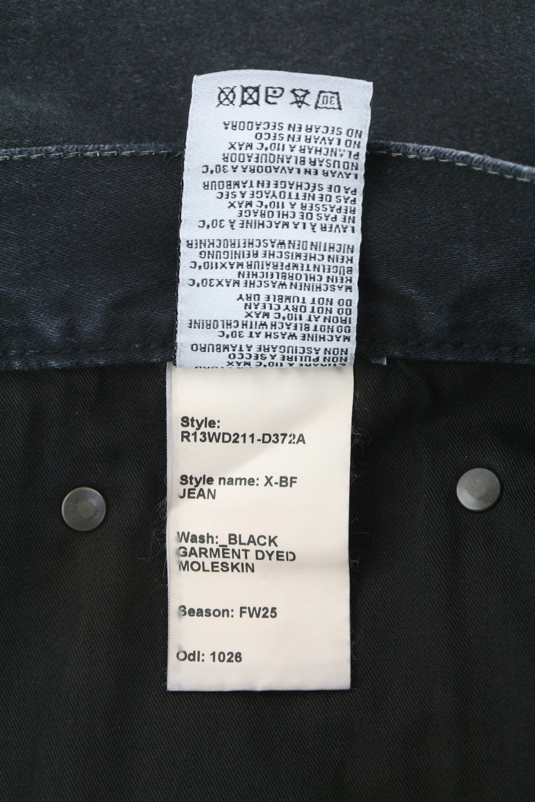 R13 X-BF moteriški džinsai 27 juodi dažyti moleskino trumpinti džinsai su užtrauktuku FW25 