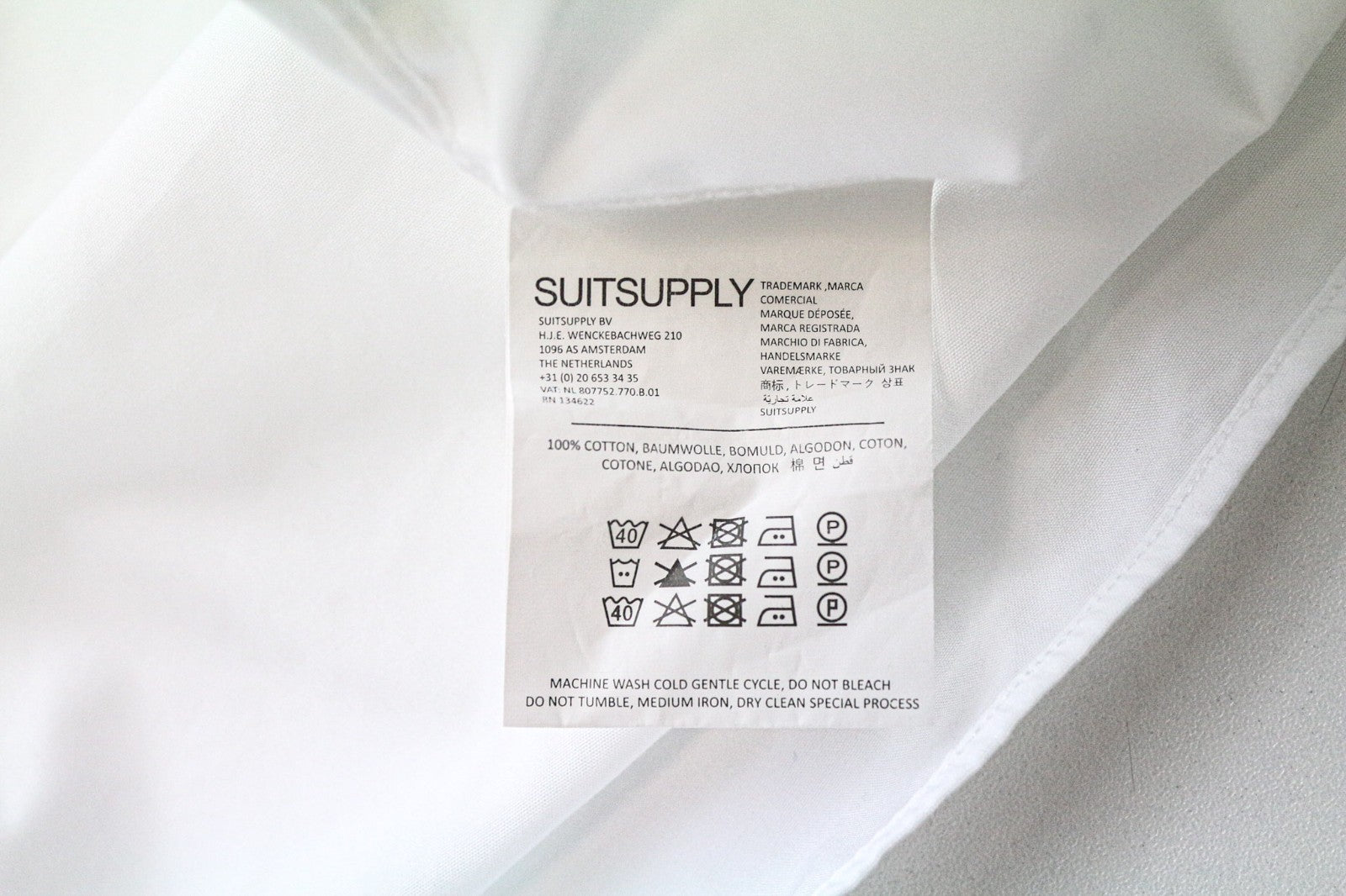 „SUITSUPPLY“ vyriški formalūs marškiniai, 43/17, ploni, balti medvilniniai marškiniai su iškirpte, užsegami sagomis 