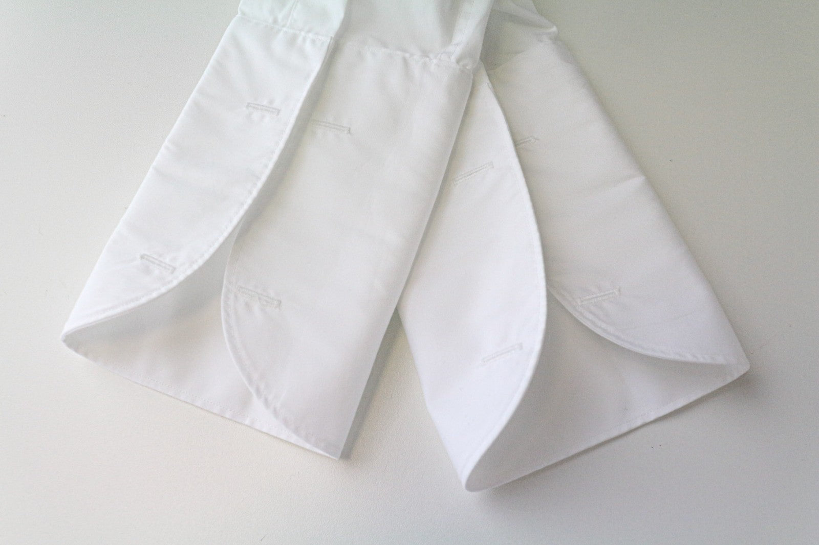 „SUITSUPPLY“ vyriški formalūs marškiniai, 43/17, ploni, balti medvilniniai marškiniai su iškirpte, užsegami sagomis 