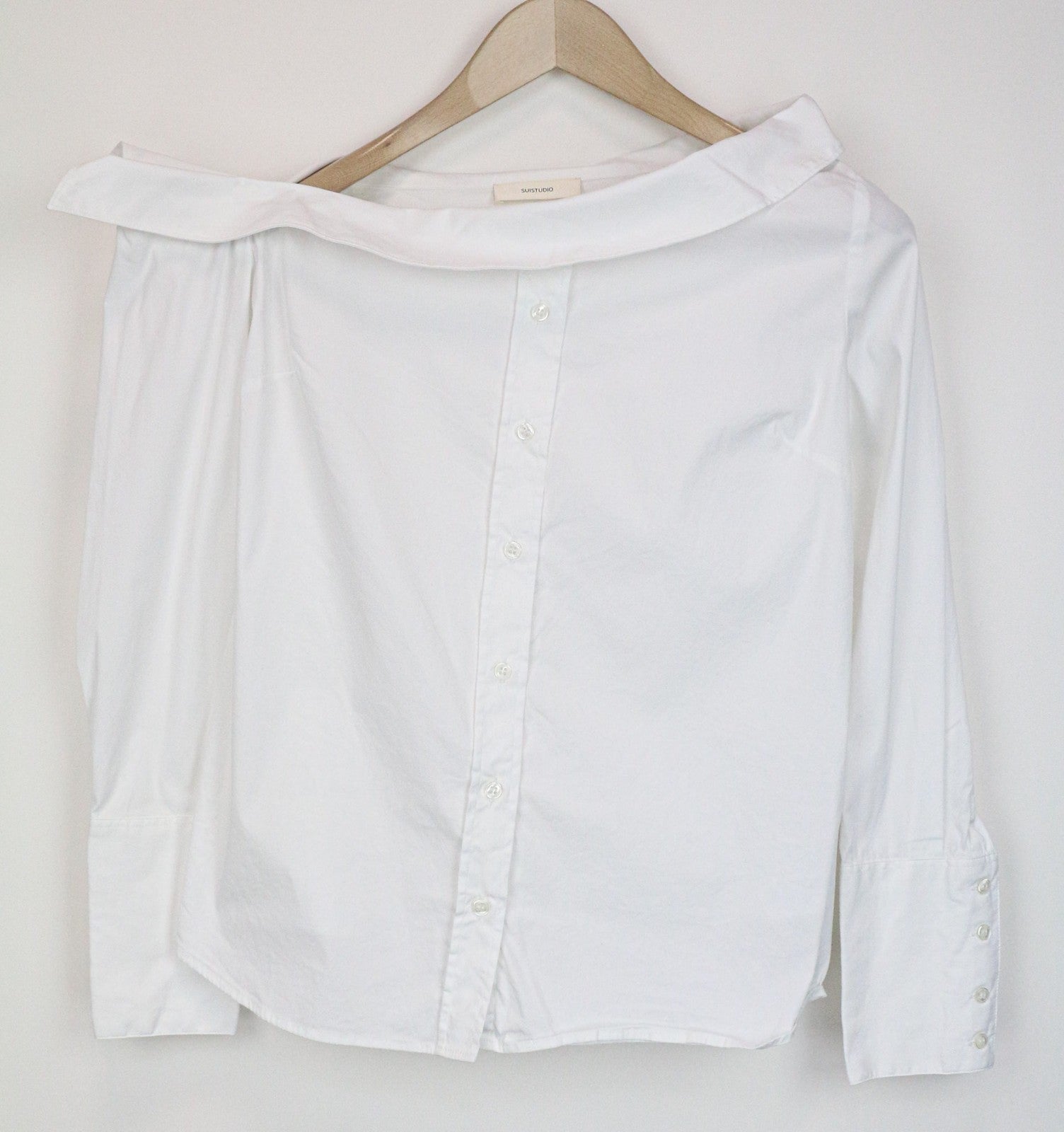 SUISTUDIO Bob moteriški marškinėliai, UK10, balti, ploni, medvilnės mišinio, oficiali palaidinė su valties formos iškirpte. 