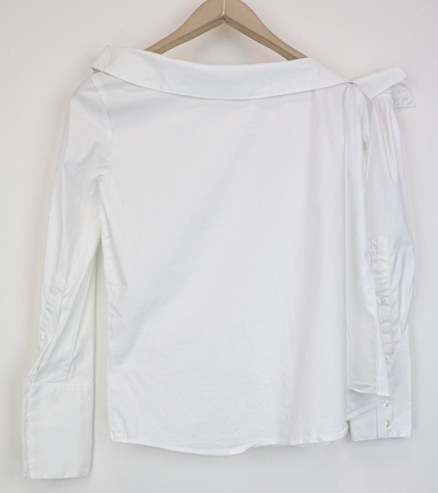 SUISTUDIO Bob moteriški marškinėliai, UK10, balti, ploni, medvilnės mišinio, oficiali palaidinė su valties formos iškirpte. 