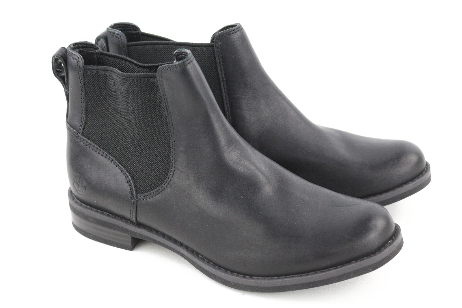 TIMBERLAND A1KHL moteriški juodi odiniai aulinukai su užtrauktuku šonuose.