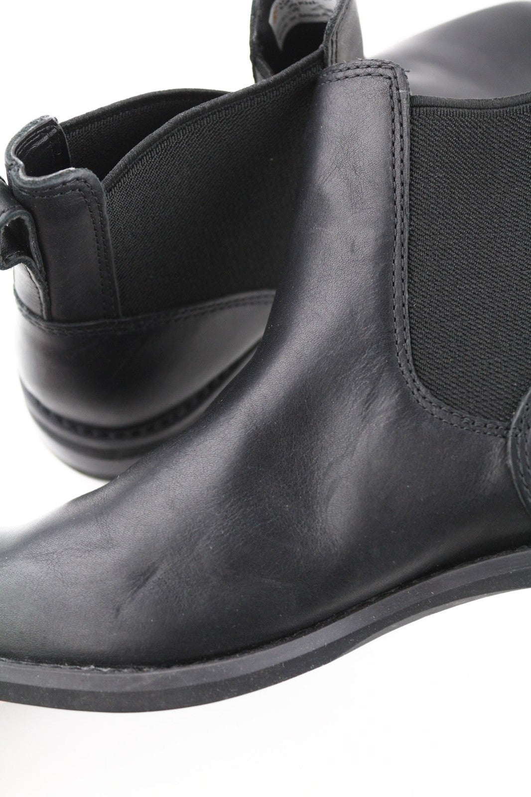 TIMBERLAND A1KHL moteriški juodi odiniai aulinukai su užtrauktuku šonuose.