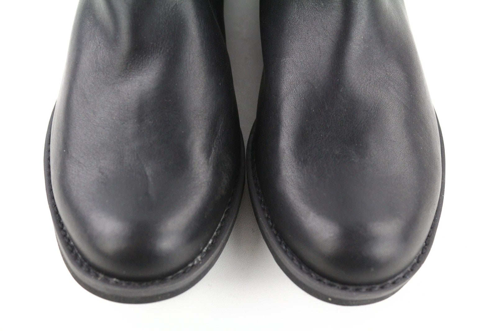 TIMBERLAND A1KHL moteriški juodi odiniai aulinukai su užtrauktuku šonuose.