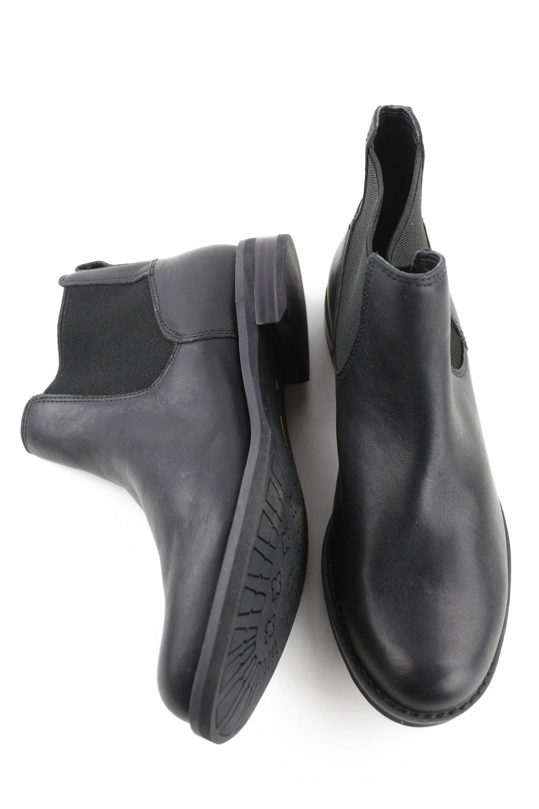 TIMBERLAND A1KHL moteriški juodi odiniai aulinukai su užtrauktuku šonuose.