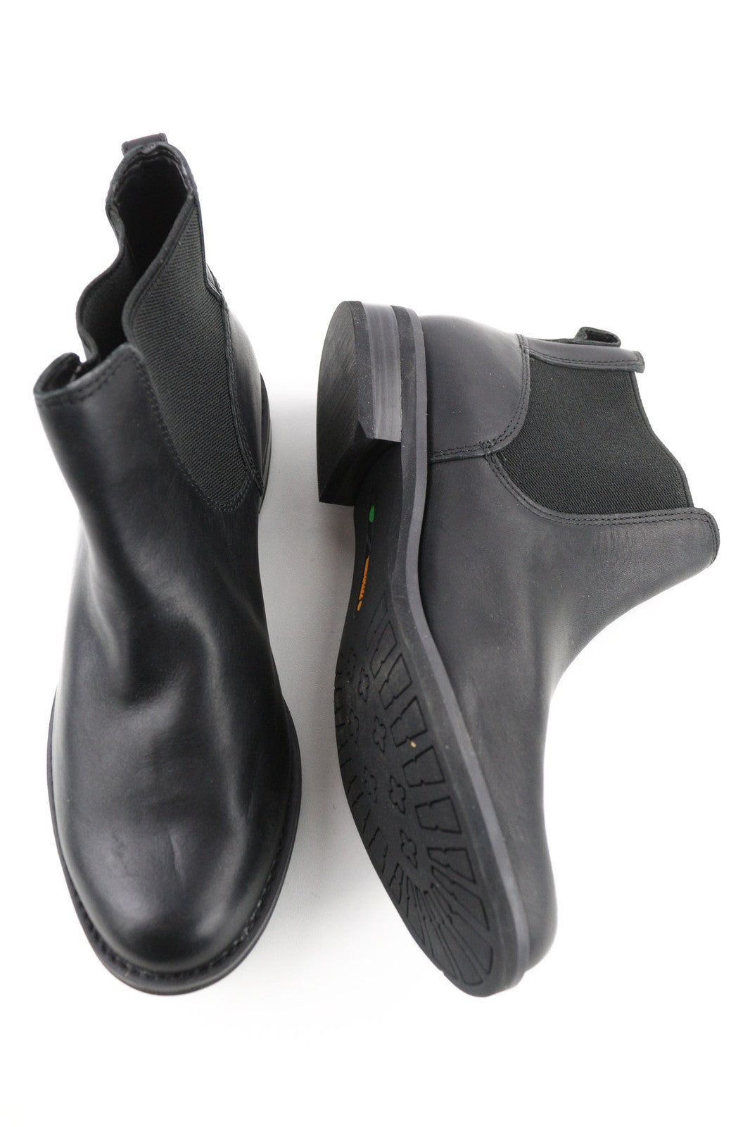 TIMBERLAND A1KHL moteriški juodi odiniai aulinukai su užtrauktuku šonuose.