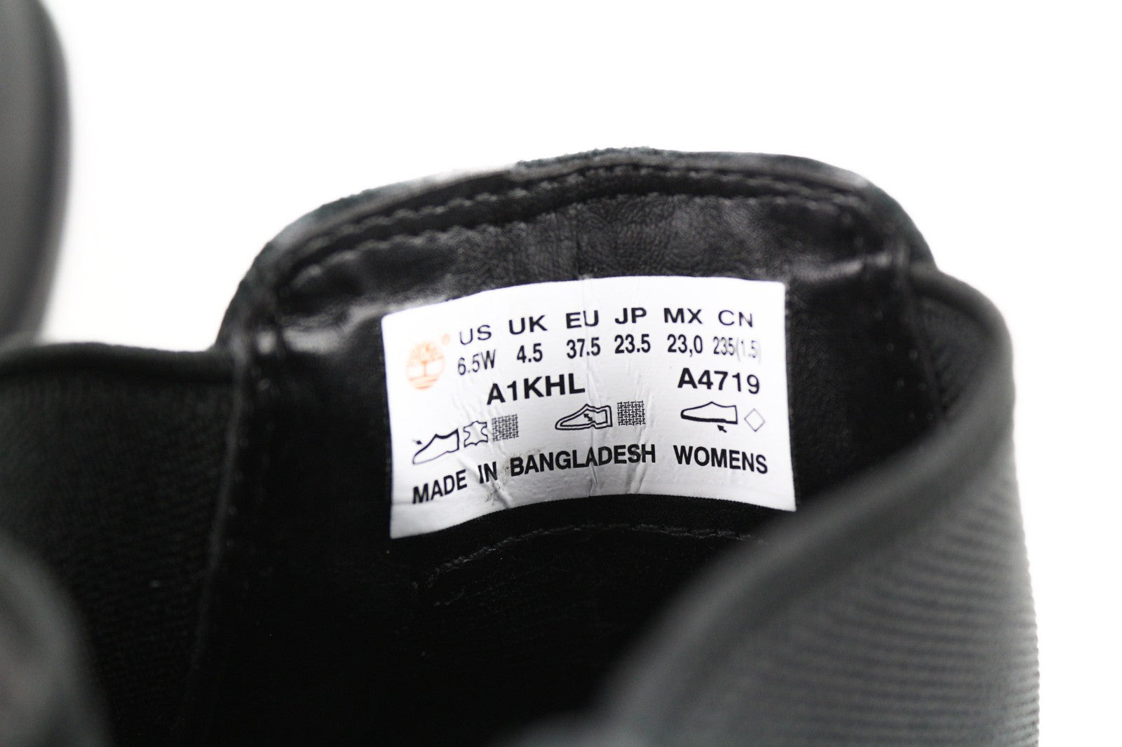 TIMBERLAND A1KHL moteriški juodi odiniai aulinukai su užtrauktuku šonuose.