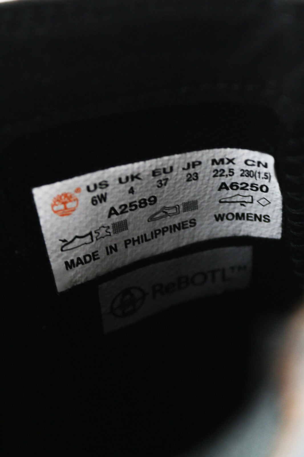 TIMBERLAND A2589 moteriški aulinukai su tamsia odine juostele, odiniai, ReBOTL, su užtrauktuku šone. 