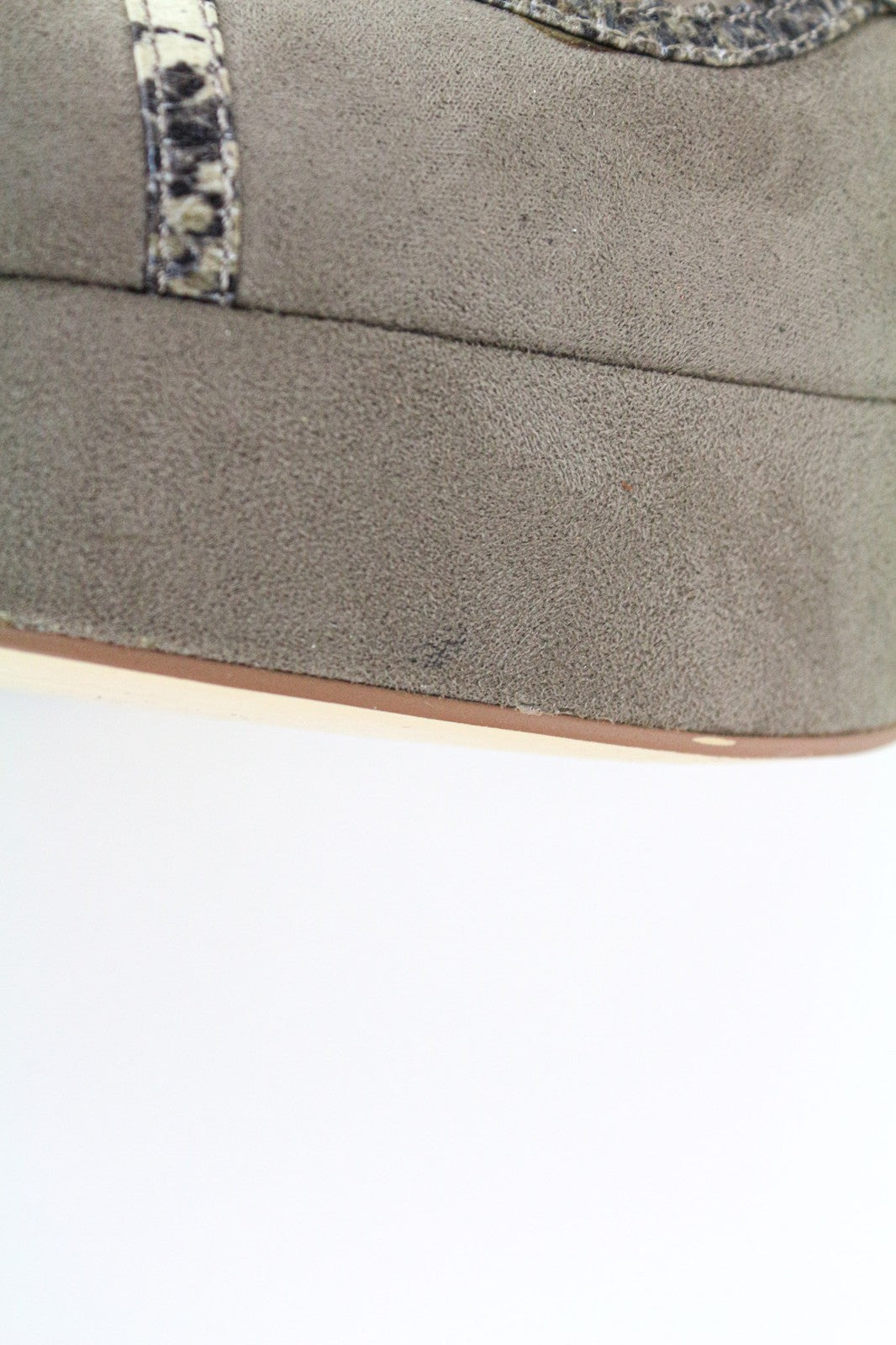 ALBERTO MORETTI moteriški smėlio spalvos zomšiniai aukštakulniai, EU39, gyvatės rašto odiniai aukštakulniai 