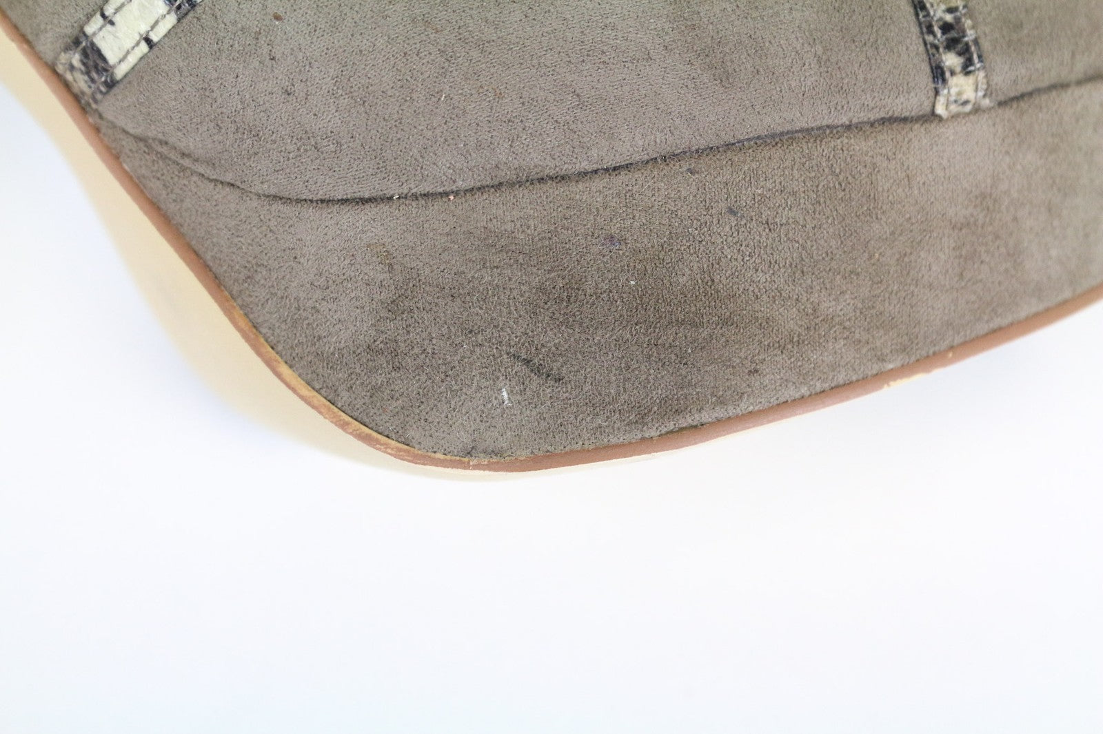 ALBERTO MORETTI moteriški smėlio spalvos zomšiniai aukštakulniai, EU39, gyvatės rašto odiniai aukštakulniai 