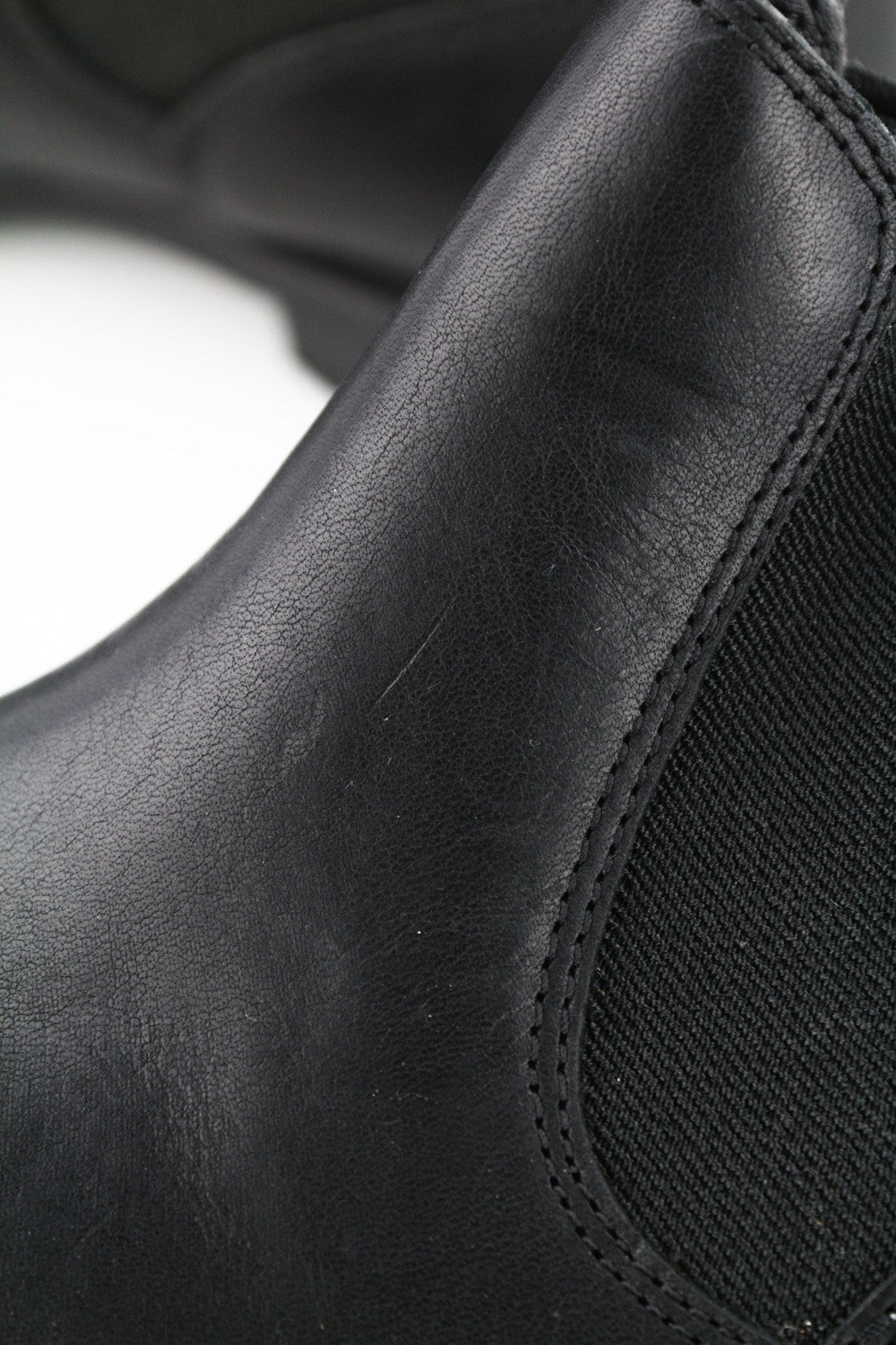 TIMBERLAND A1KHL moteriški juodi odiniai aulinukai, EU37, UK4, su smailia pamušalu šonuose. 