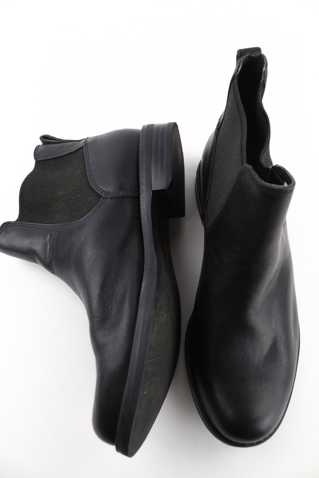 TIMBERLAND A1KHL moteriški juodi odiniai aulinukai, EU37, UK4, su smailia pamušalu šonuose. 