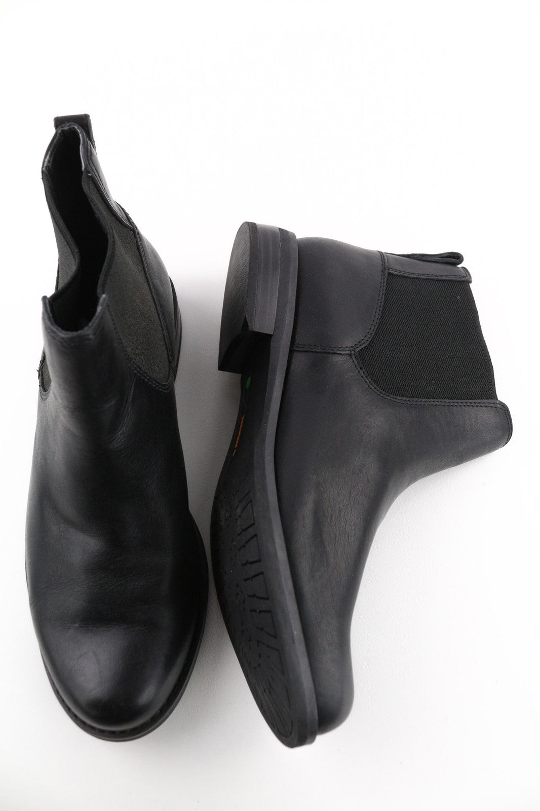 TIMBERLAND A1KHL moteriški juodi odiniai aulinukai, EU37, UK4, su smailia pamušalu šonuose. 