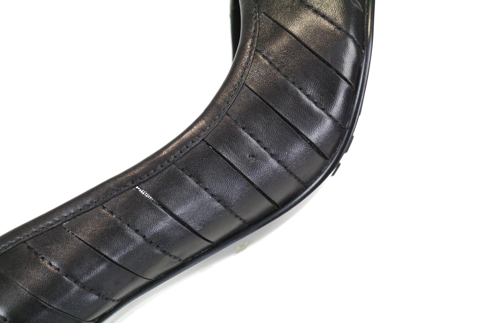 DIESEL moteriški juodi tekstūruoti aukštakulniai smailiais nosimis, 39 dydis, klasikinio stiliaus 