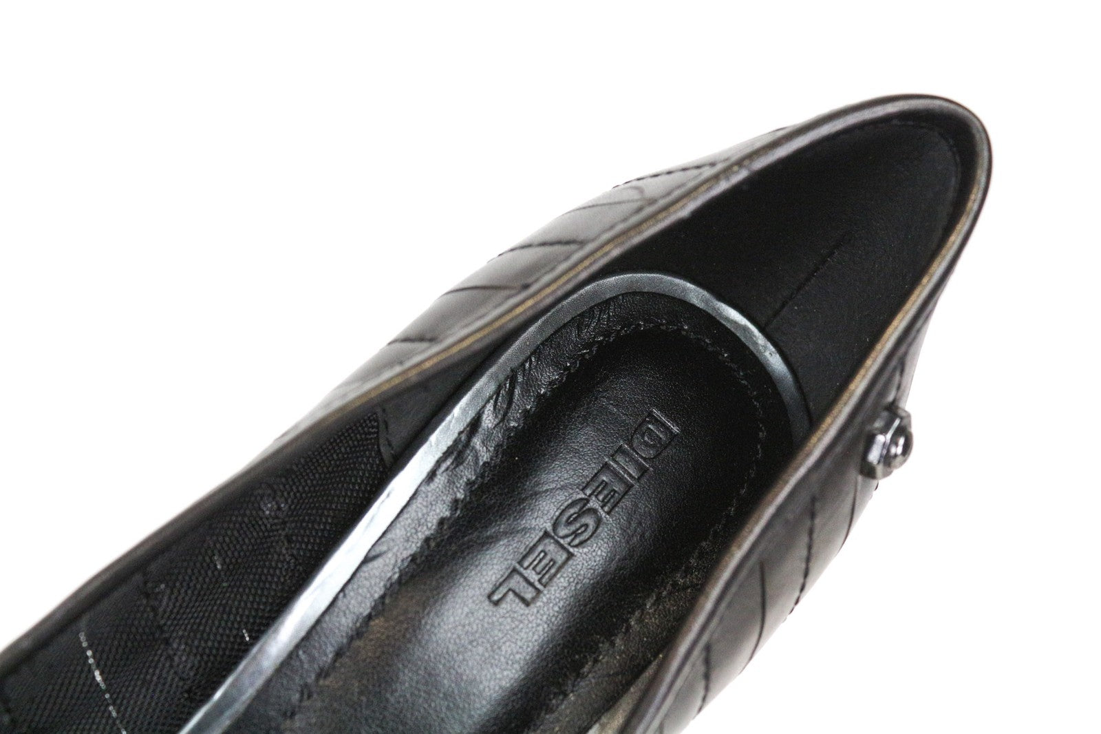 DIESEL moteriški juodi tekstūruoti aukštakulniai smailiais nosimis, 39 dydis, klasikinio stiliaus 