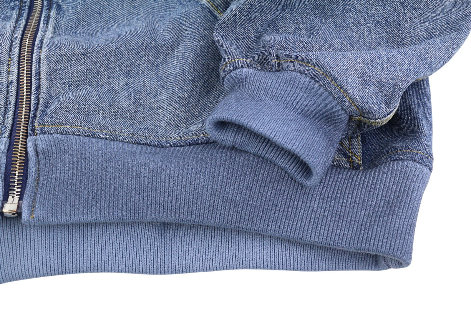 THE ATTICO moteriška striukė, 42 dydis, mėlyna, blukinto džinso spalvos, su gobtuvu, didelė. RRP1550 