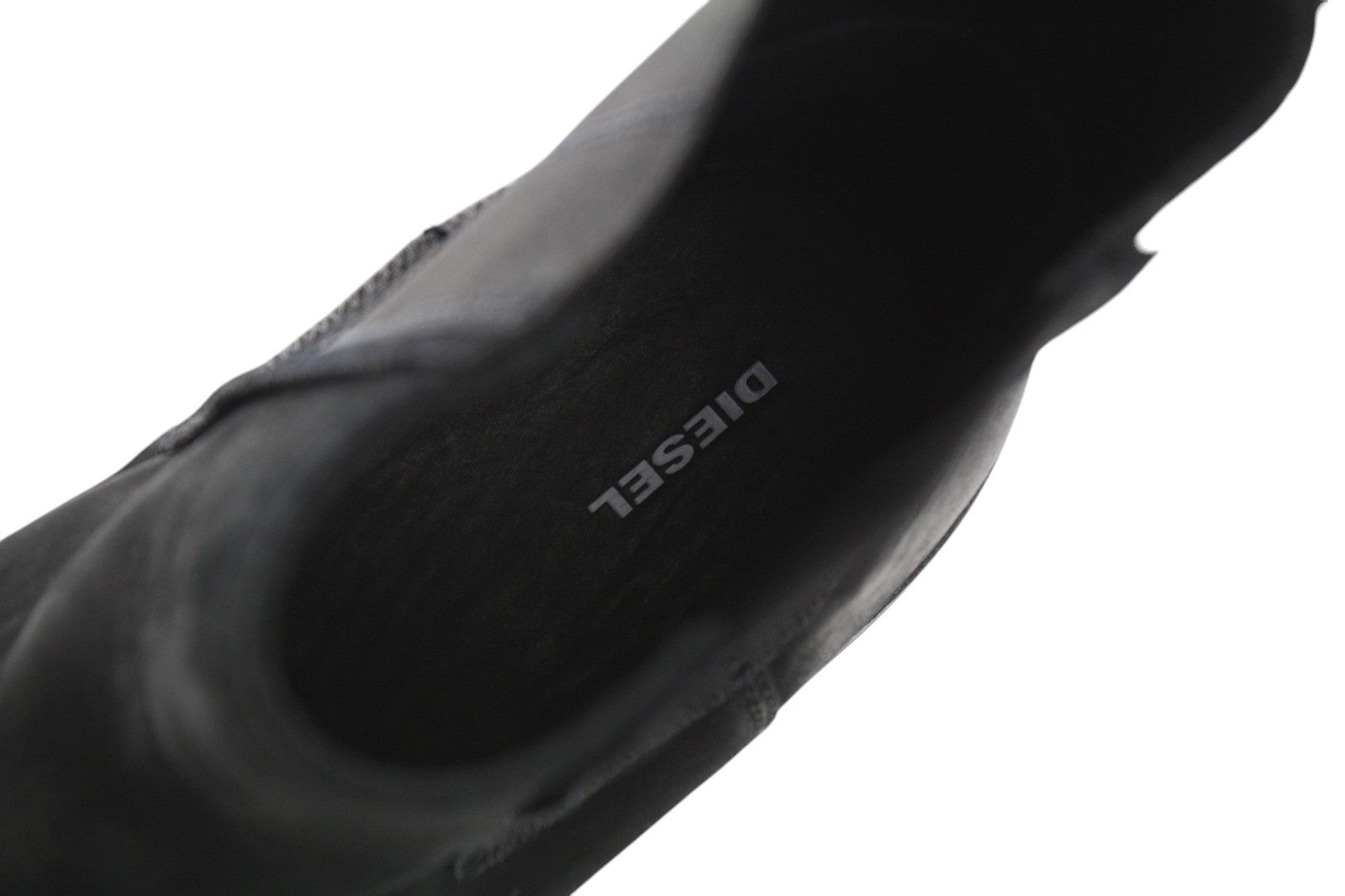 DIESEL D-Thruper vyriški juodi odiniai aulinukai su užtrauktuku, EU46, rekomenduojama kaina – 260 € 