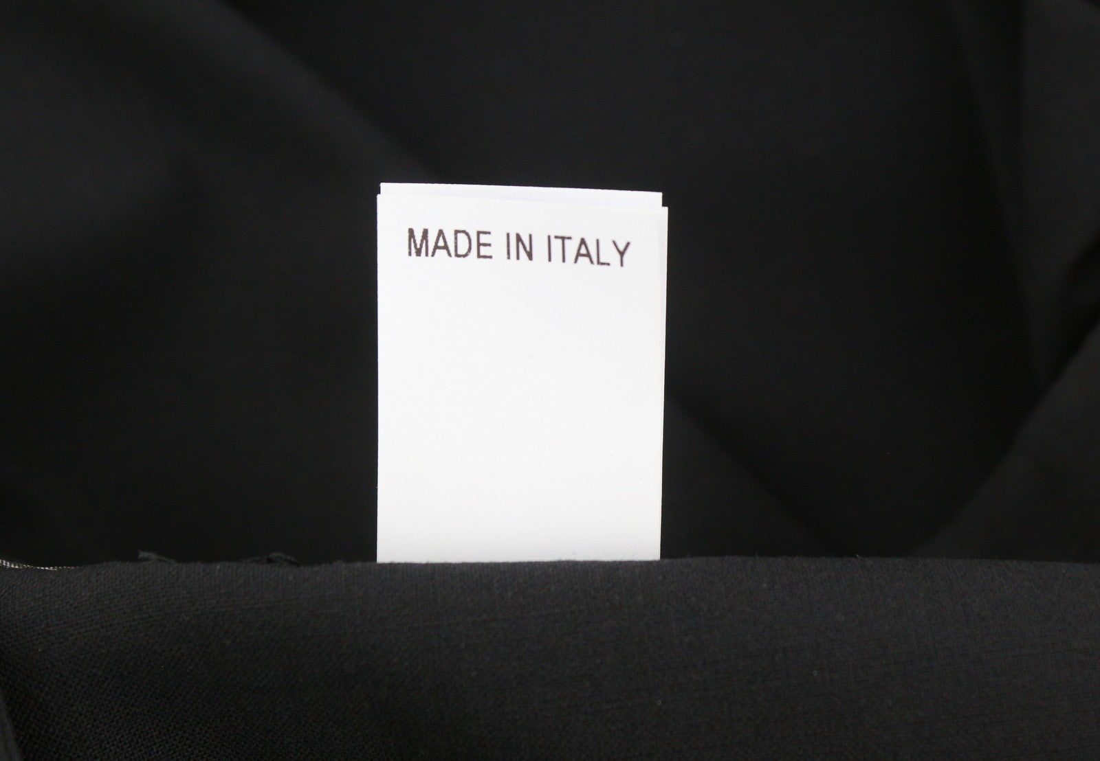 BRUNELLO CUCINELLI moteriškos kelnės, 38 dydžio, juodos, klostytos, aukštu juosmeniu, užtrauktuku ir platėjančiomis klešnėmis. 