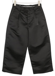 R13 Laisvos trumpos klostuotos moteriškos kelnės 24 juodos atlaso imitacijos iki kulkšnių FW25 