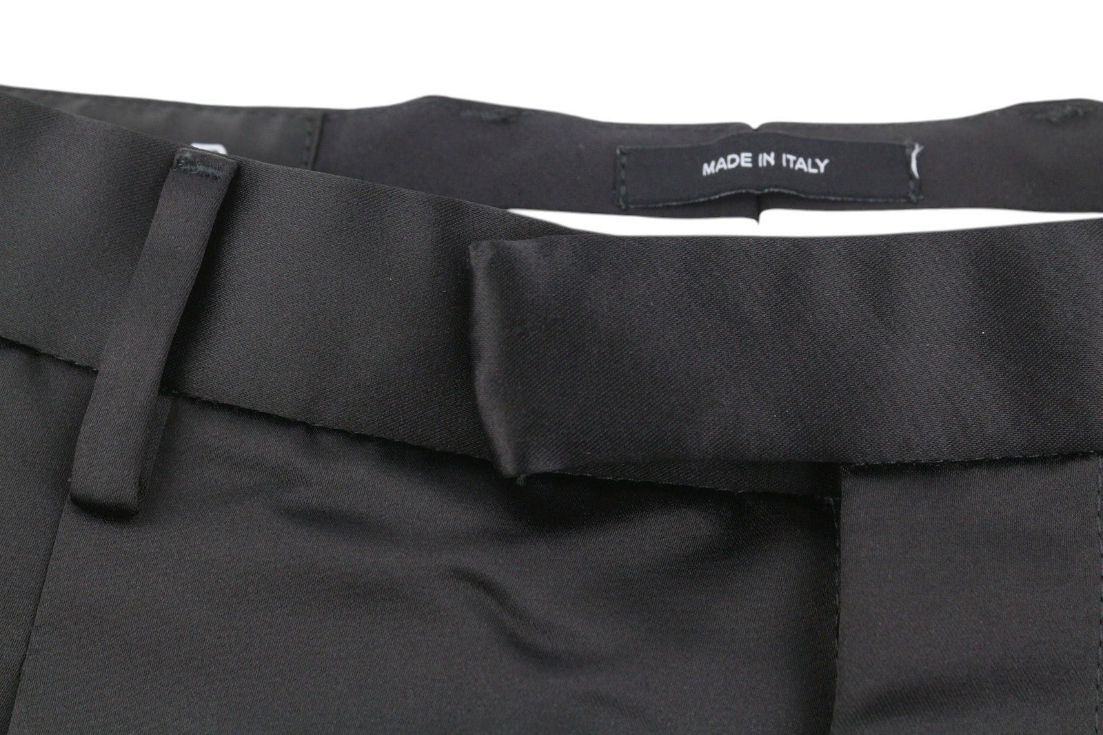 R13 Laisvos trumpos klostuotos moteriškos kelnės 24 juodos atlaso imitacijos iki kulkšnių FW25 