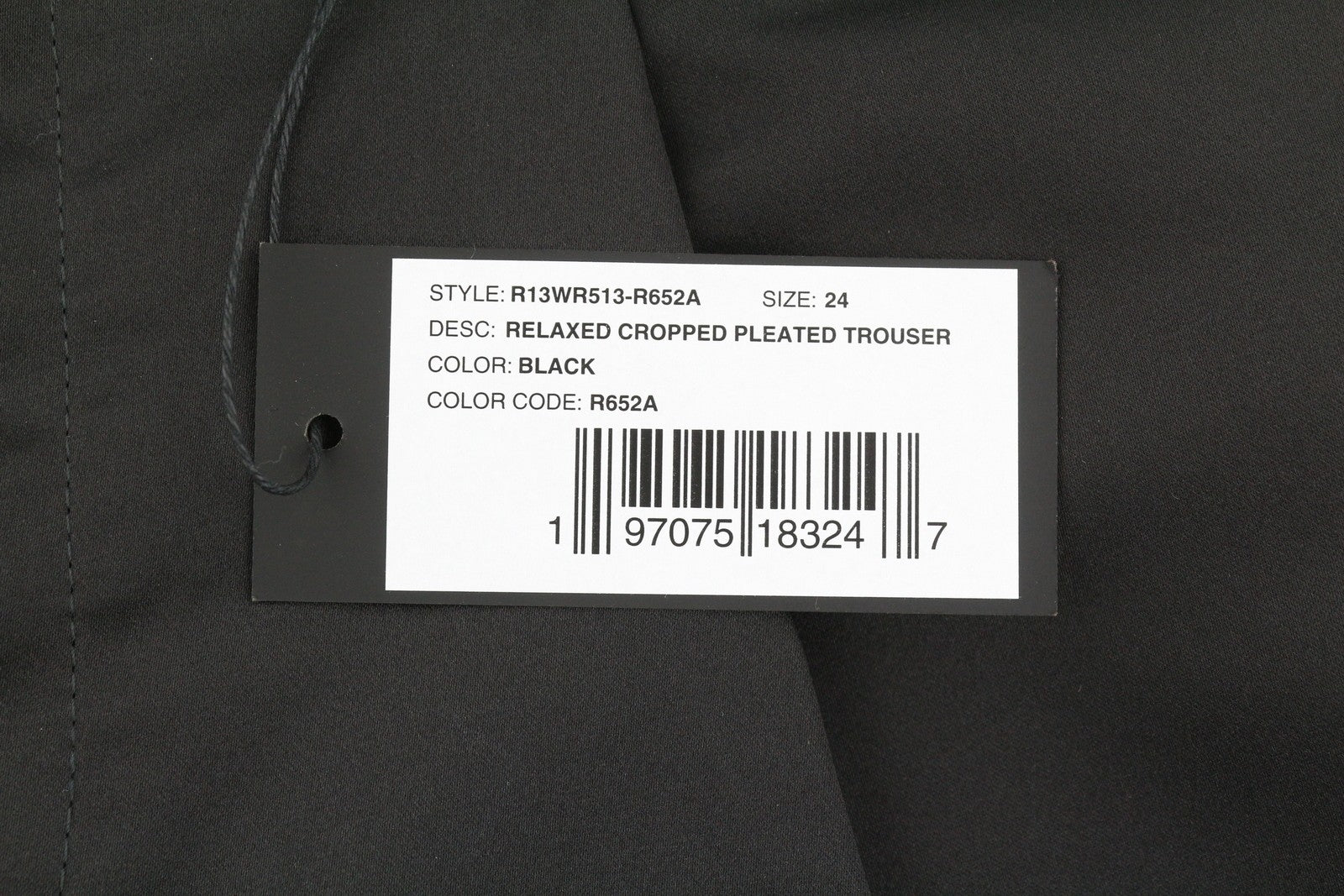 R13 Laisvos trumpos klostuotos moteriškos kelnės 24 juodos atlaso imitacijos iki kulkšnių FW25 