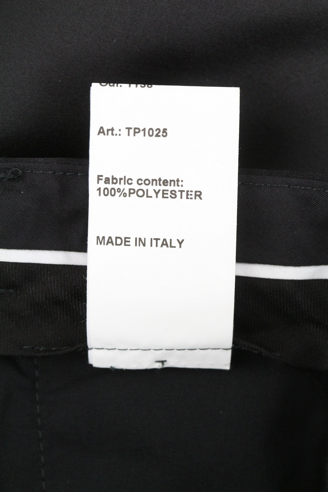 R13 Laisvos trumpos klostuotos moteriškos kelnės 24 juodos atlaso imitacijos iki kulkšnių FW25 