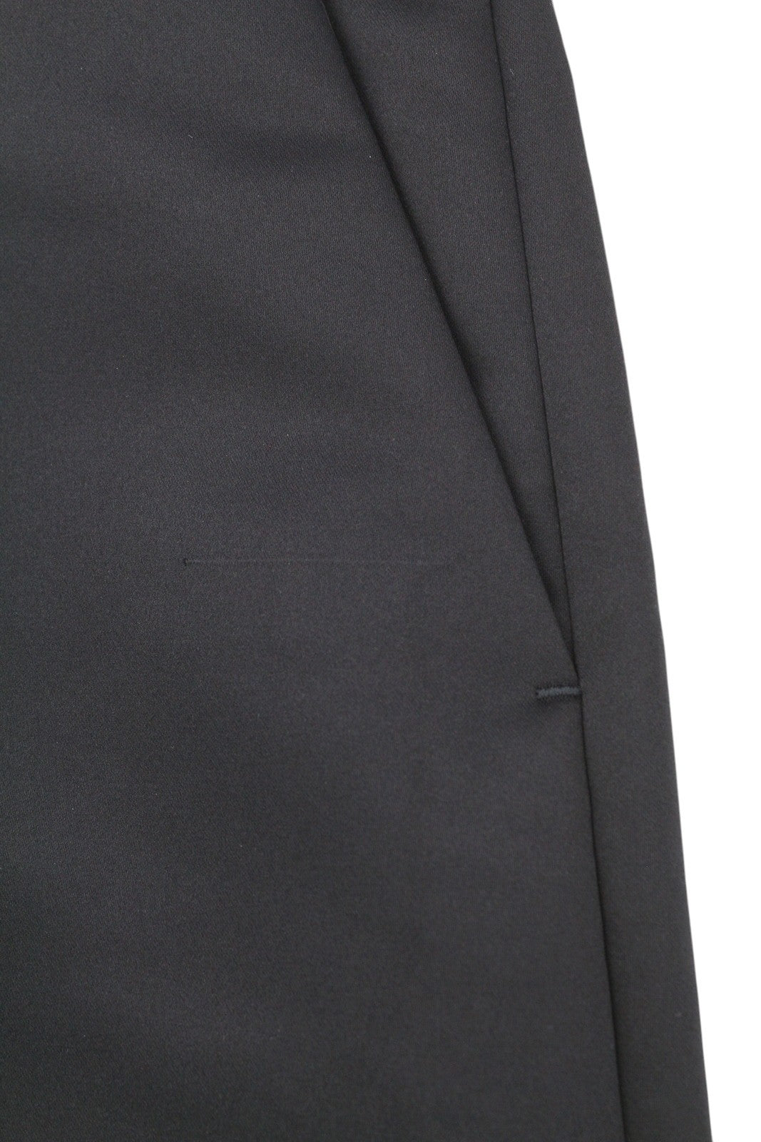 R13 laisvos trumpos klostuotos moteriškos kelnės 27 juodos atlaso imitacijos iki kulkšnių FW25 