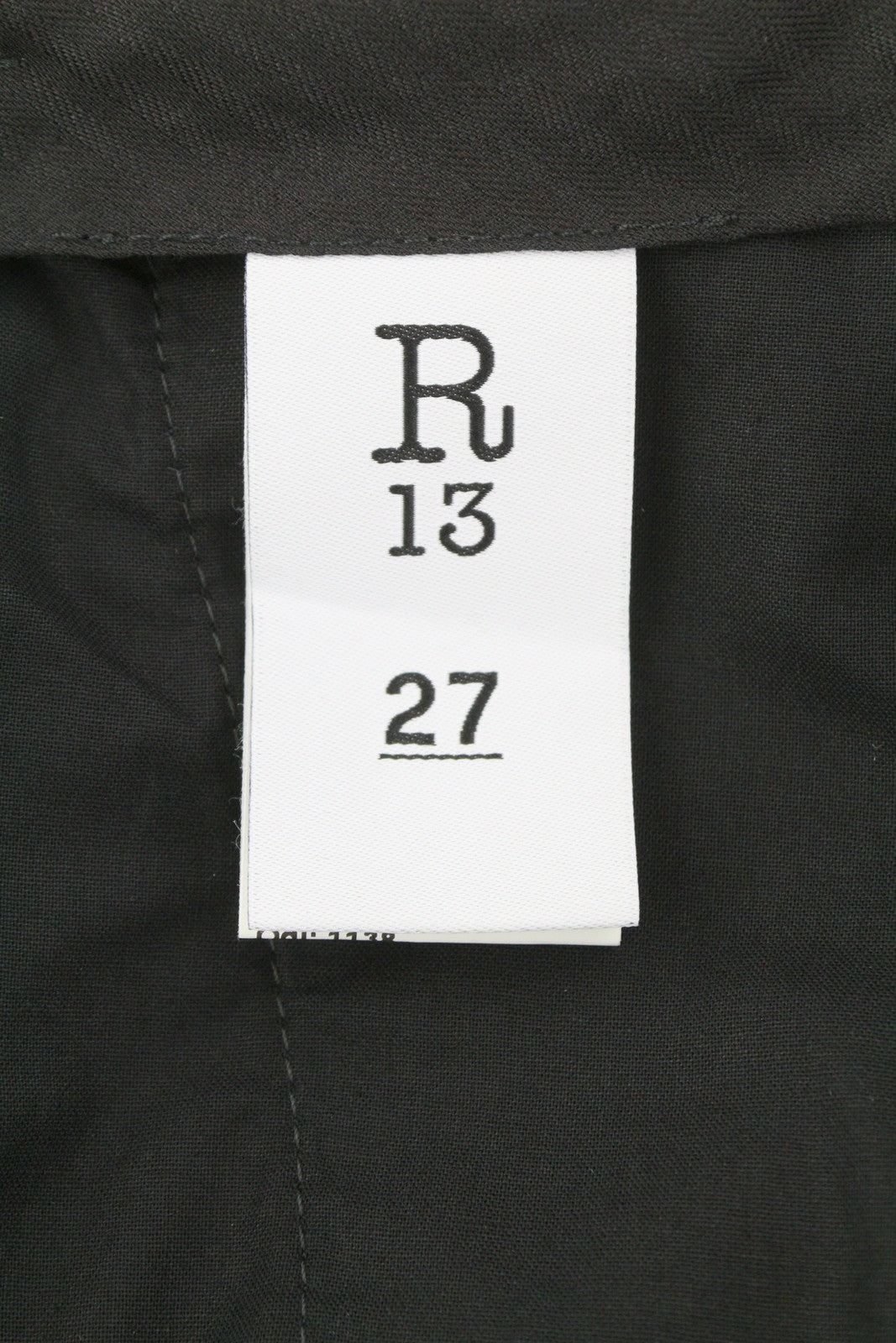 R13 laisvos trumpos klostuotos moteriškos kelnės 27 juodos atlaso imitacijos iki kulkšnių FW25 