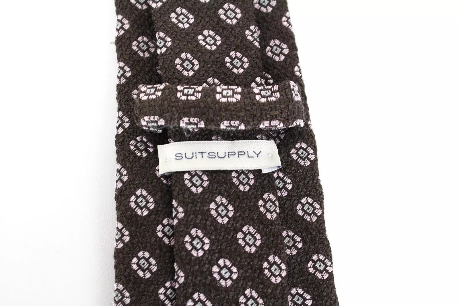 SUITSUPPLY vyriškas kaklaraištis 150x8 rudas gryno šilko klasikinis raštuotas smailiais galais 