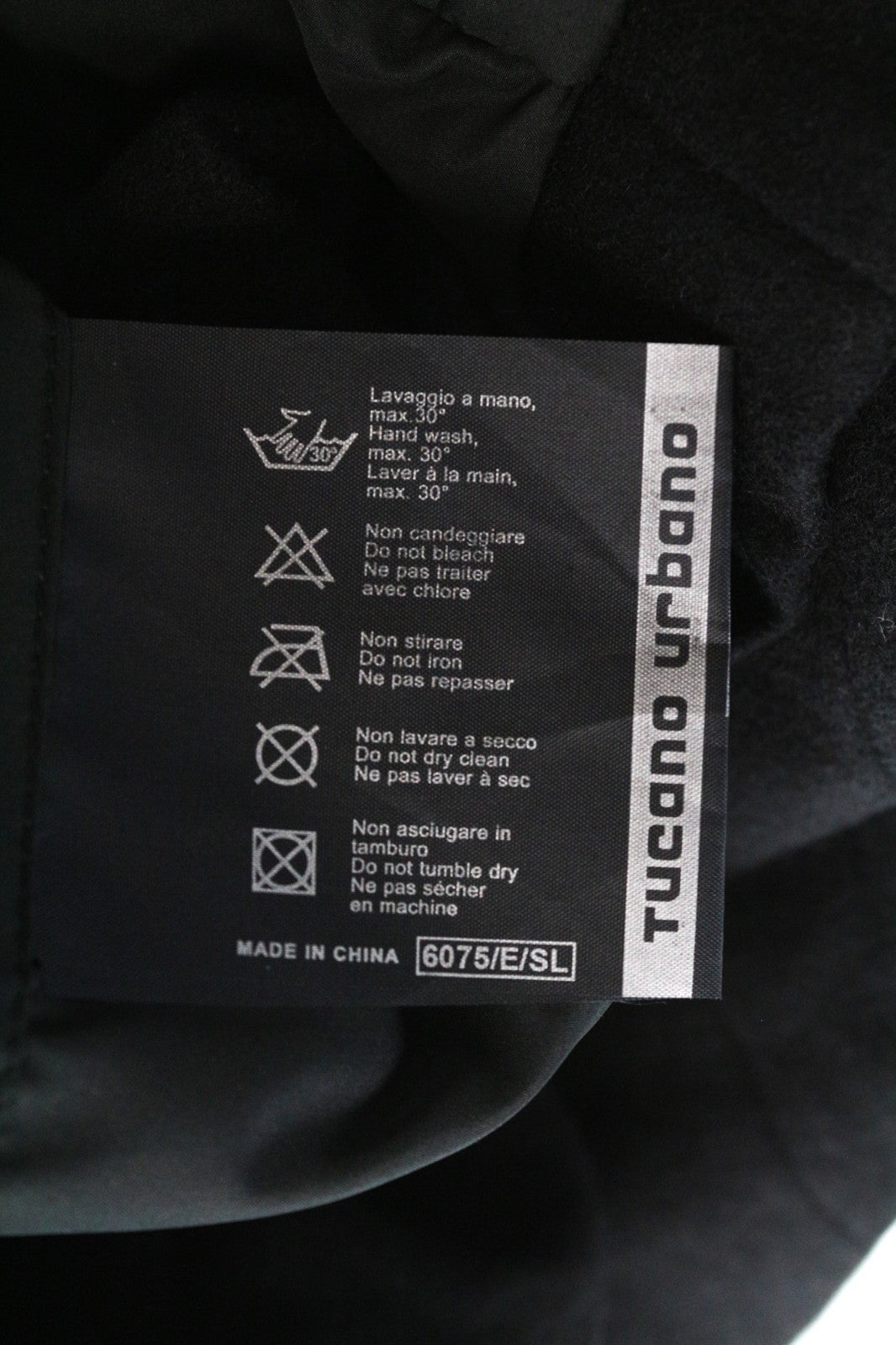 TUCANO URBANO New Carmen moteriškas paltas IT42 juodas vilnos mišinio kvėpuojantis, atsparus vėjui 