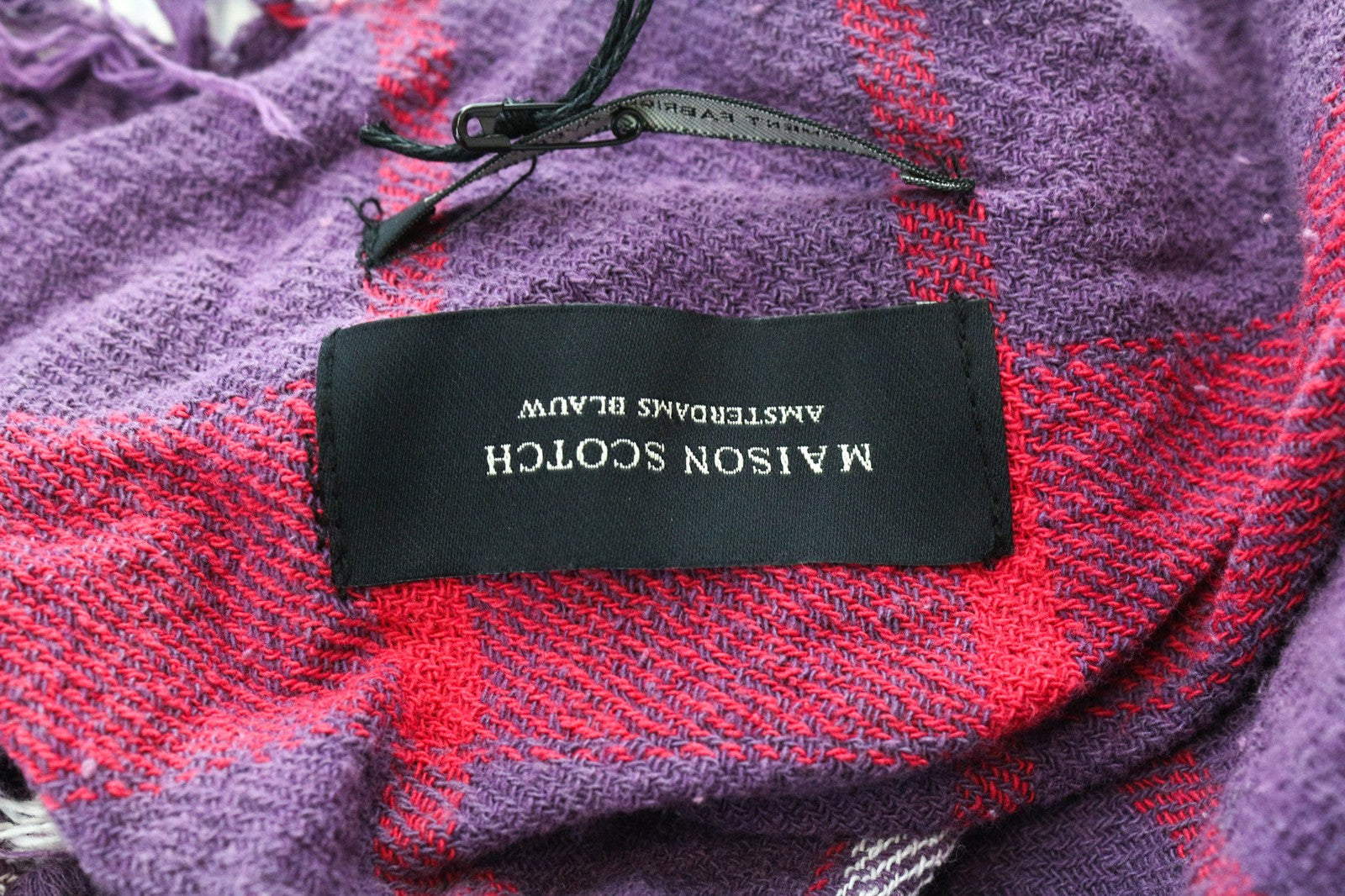 MAISON SCOTCH moteriškas šalikas OS violetinis tartano dryžuotas austas kvadratinis apdangalas su kutais 