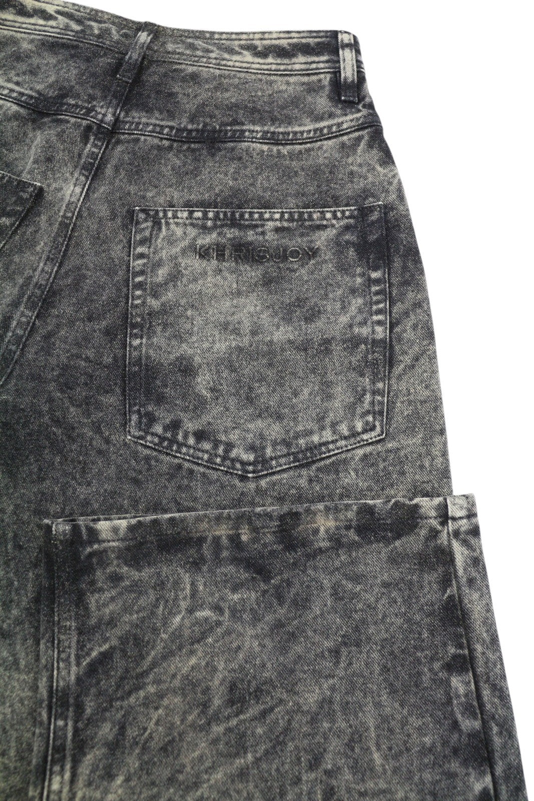 KHRISJOY moteriški džinsai W27 pilki, išblukinti, skalbti, tiesaus kirpimo, aukštu juosmeniu, užtrauktuku. 