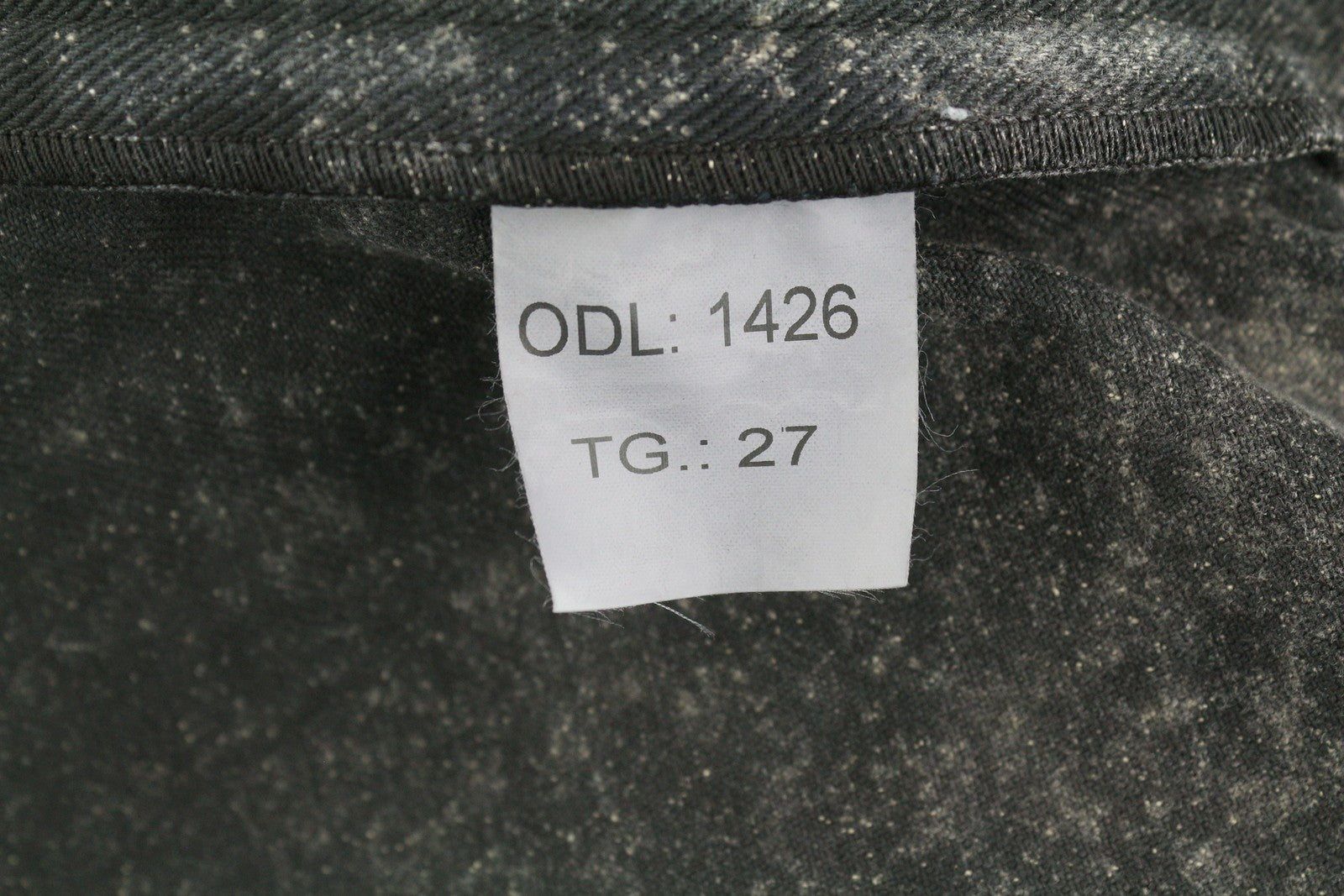 KHRISJOY moteriški džinsai W27 pilki, išblukinti, skalbti, tiesaus kirpimo, aukštu juosmeniu, užtrauktuku. 