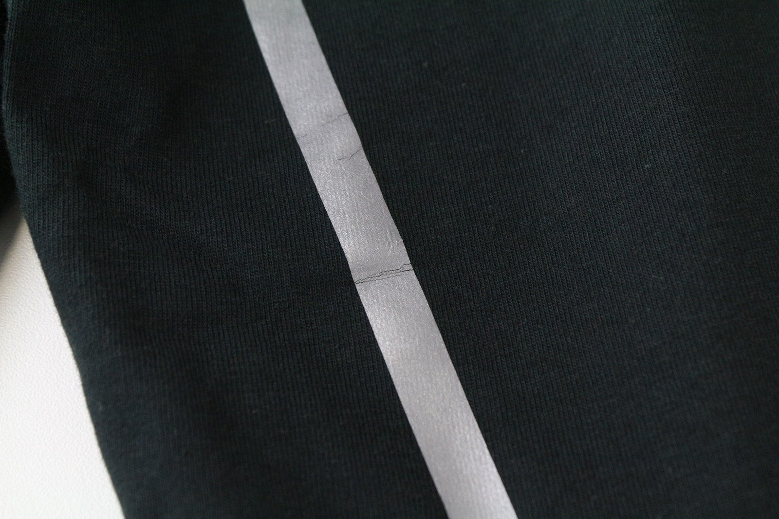 TUCANO URBANO T-TU moteriški marškinėliai su atšvaitais, juodi, V formos iškirpte, grynos medvilnės, S dydžio. 