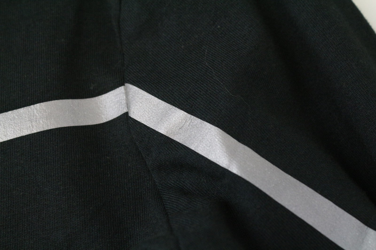 TUCANO URBANO T-TU moteriški marškinėliai su atšvaitais, juodi, V formos iškirpte, grynos medvilnės, S dydžio. 