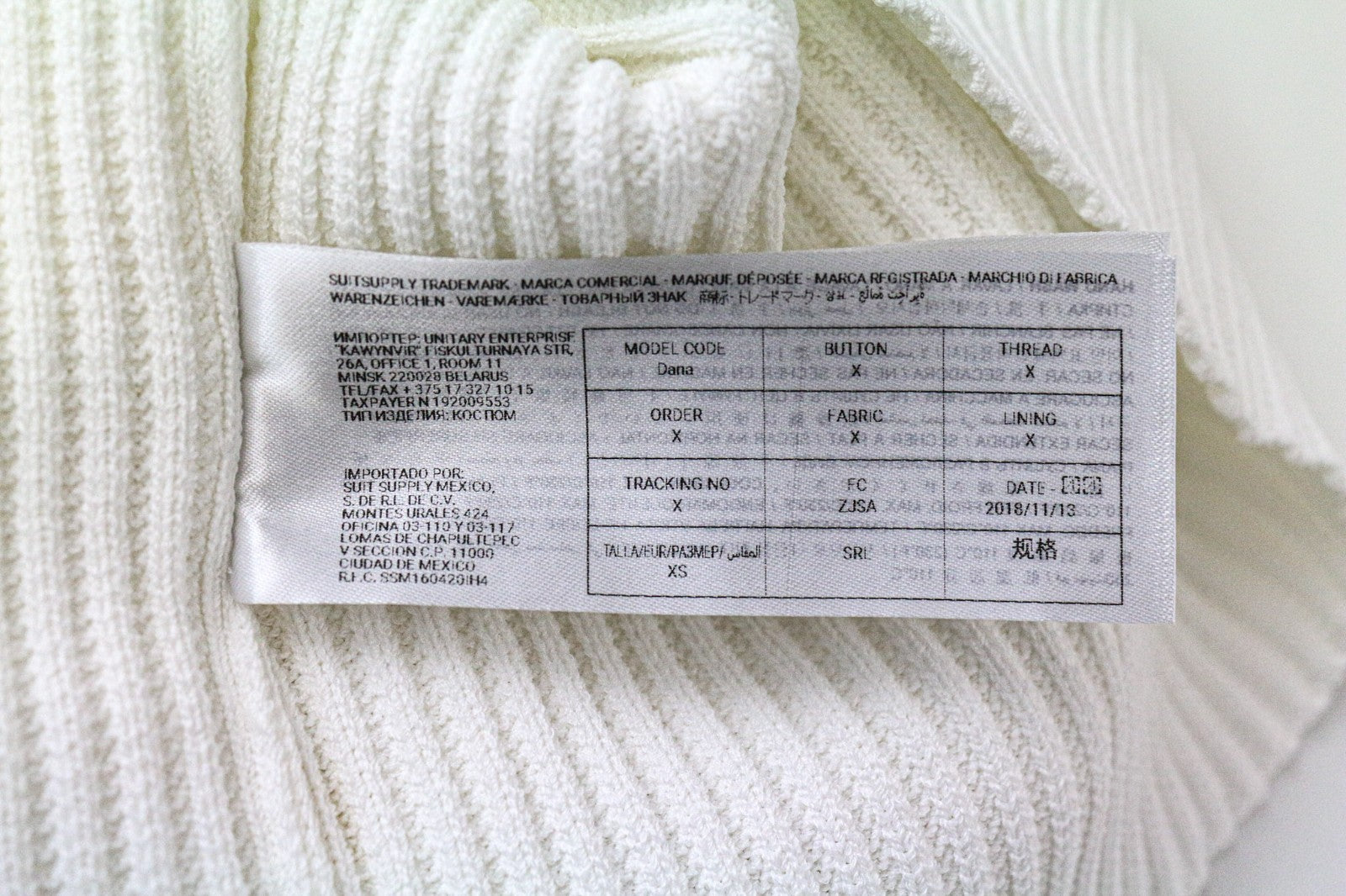 SUISTUDIO Dana moteriški marškinėliai XS dydžio balkšvai balti, ploni, briaunoti, megzti marškinėliai be rankovių 