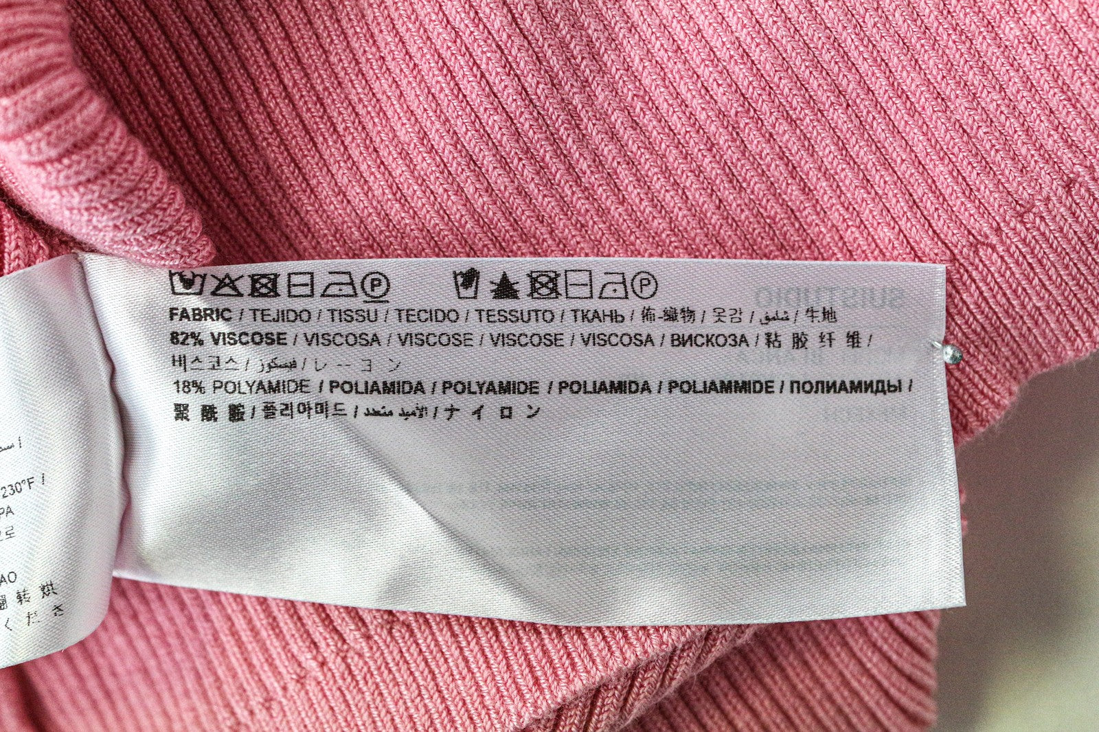 SUISTUDIO Blanca moteriški marškinėliai XS dydžio rožiniai, ploni, megzti, aukšta apykakle, briaunoti, be rankovių 