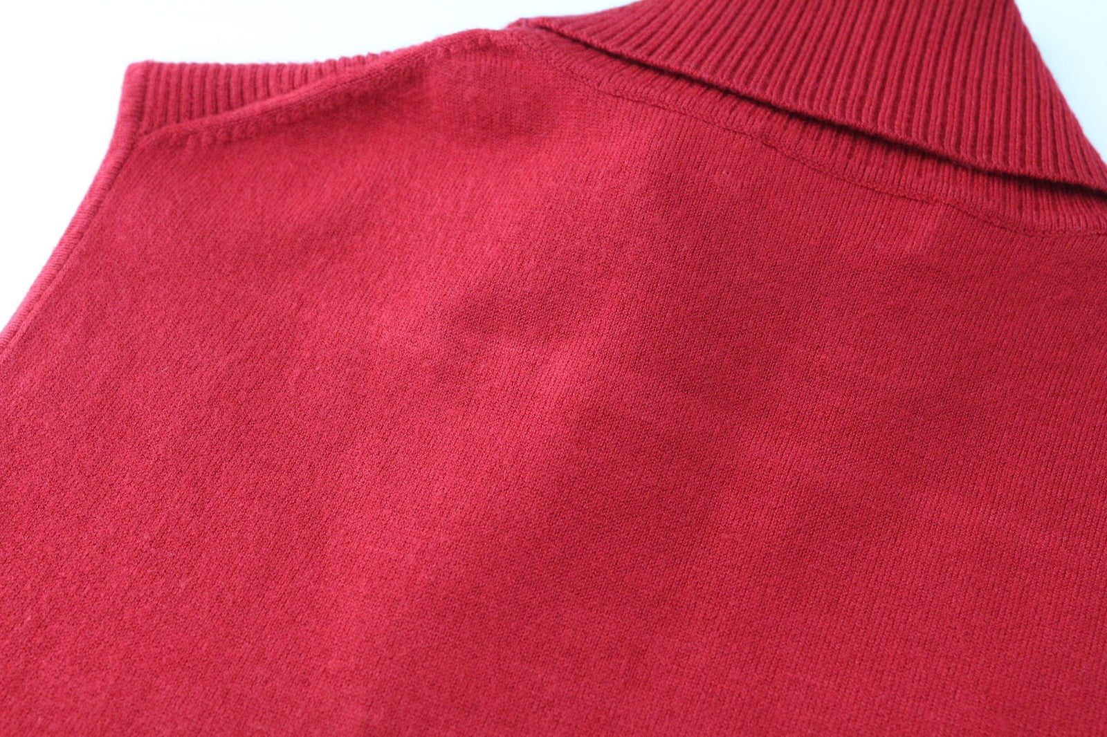 SUISTUDIO „Haze“ moteriški marškinėliai ryškiai raudoni, briaunoti, ploni golfai be rankovių 