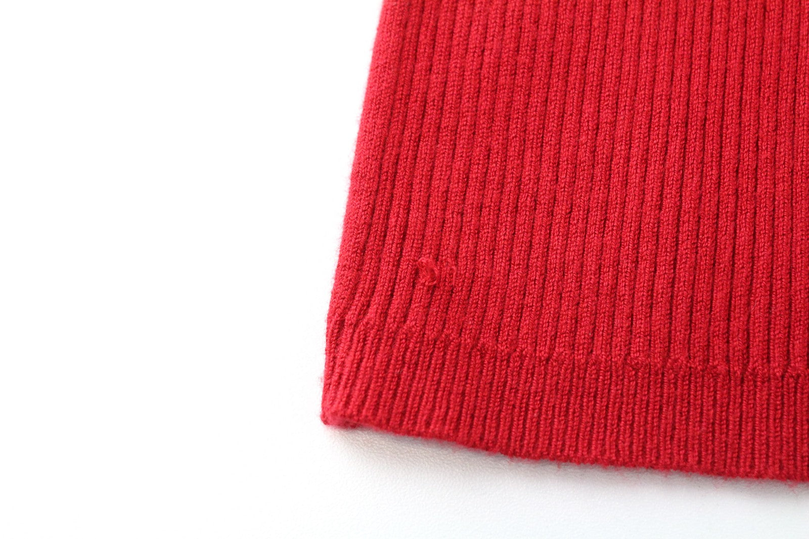 SUISTUDIO „Haze“ moteriški marškinėliai ryškiai raudoni, briaunoti, ploni golfai be rankovių 