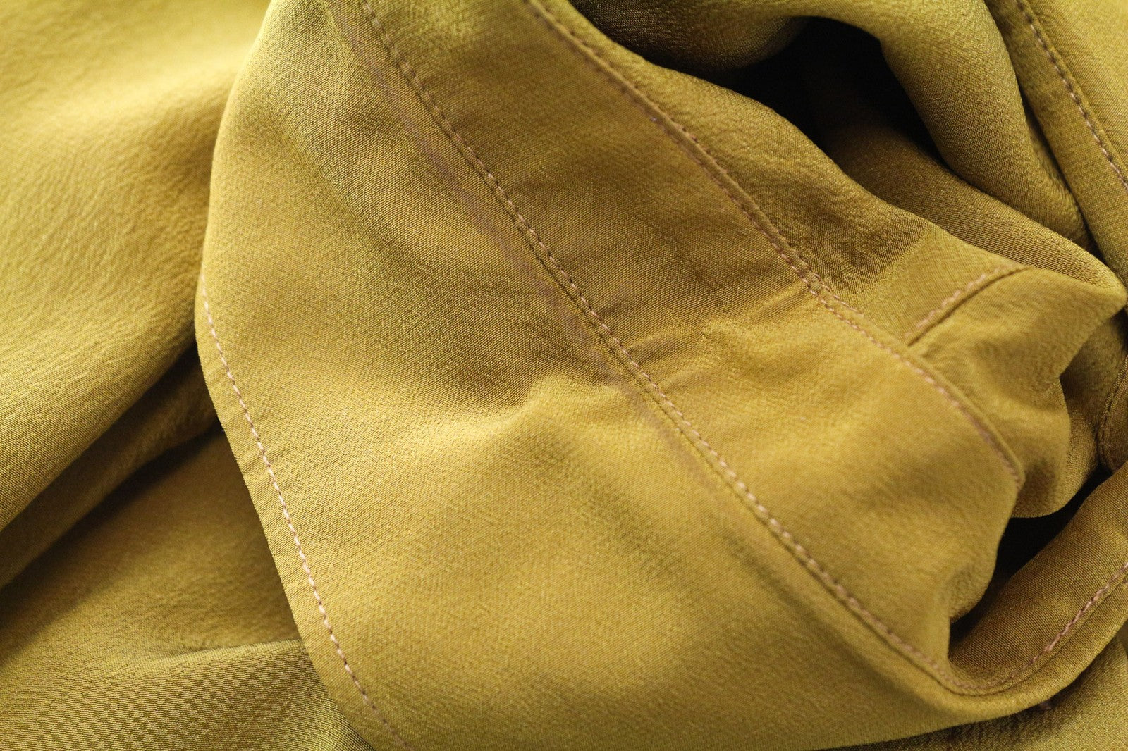 SUISTUDIO Bridgette moteriška palaidinė UK8 geltona garstyčių spalvos plona šilkine palaidinė su sagomis 