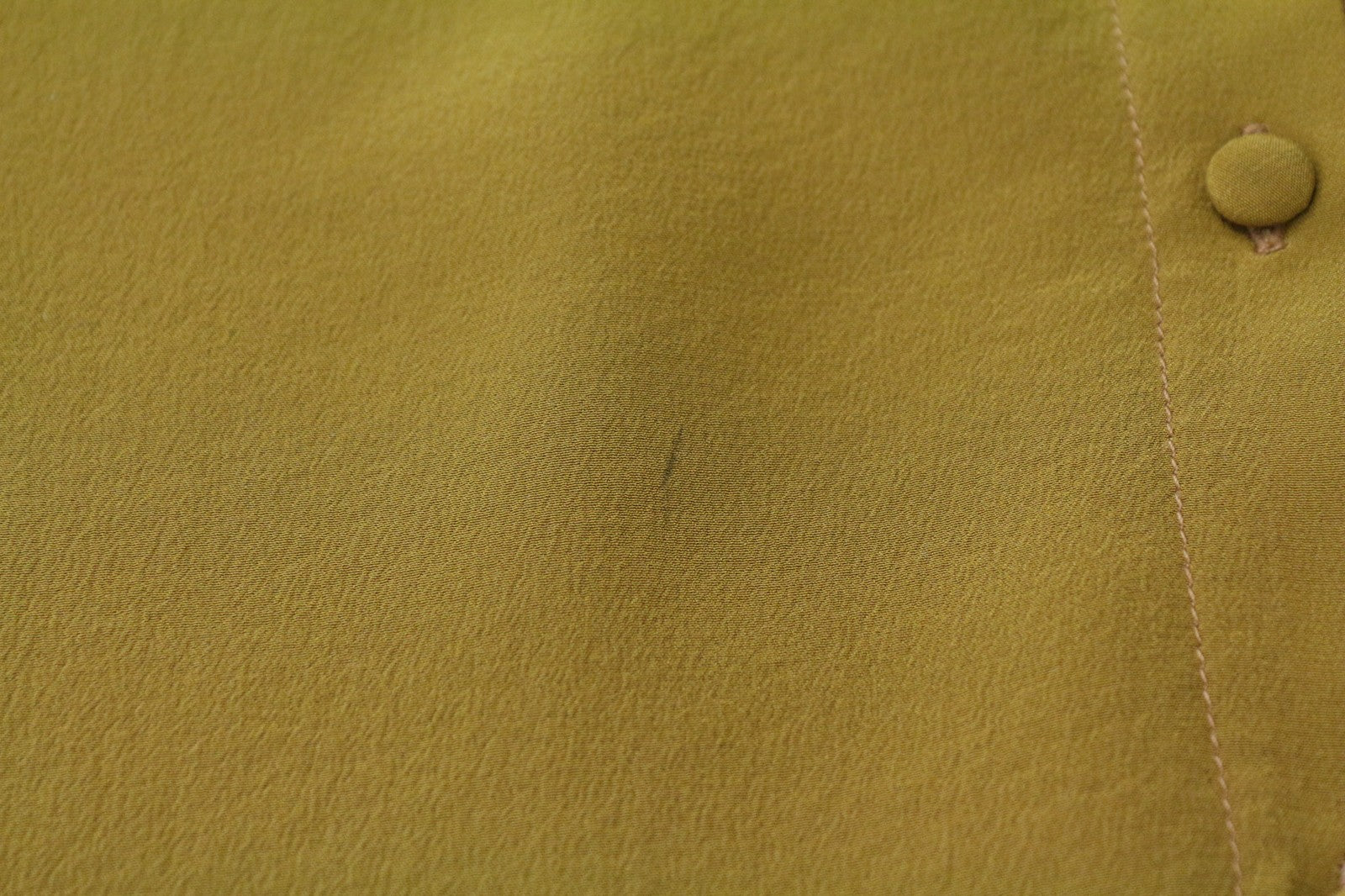 SUISTUDIO Bridgette moteriška palaidinė UK8 geltona garstyčių spalvos plona šilkine palaidinė su sagomis 