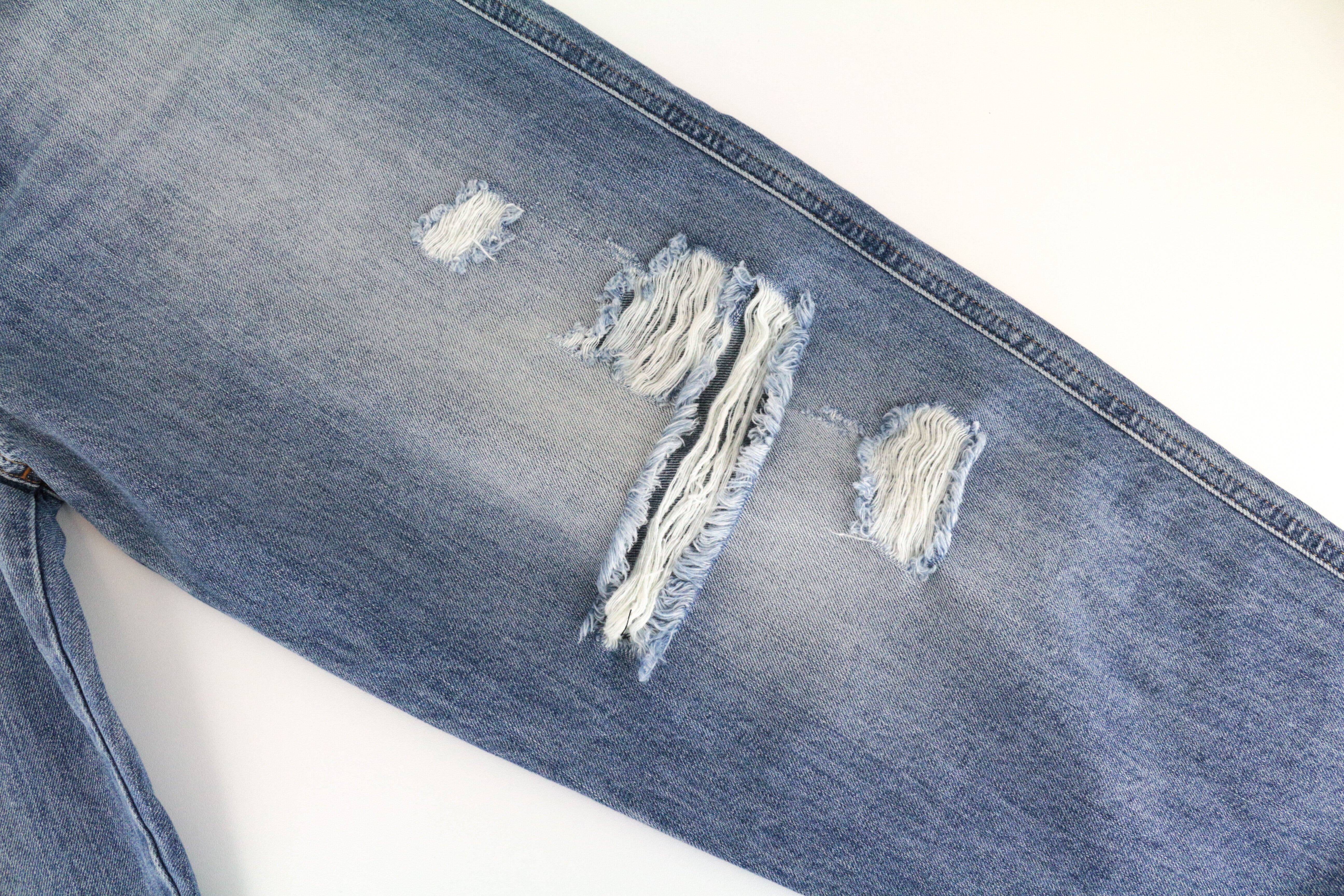 DIESEL Alys 084ZE moteriški džinsai W28 L30 plėšyti, skalbti mėlyni, tiesūs medvilniniai