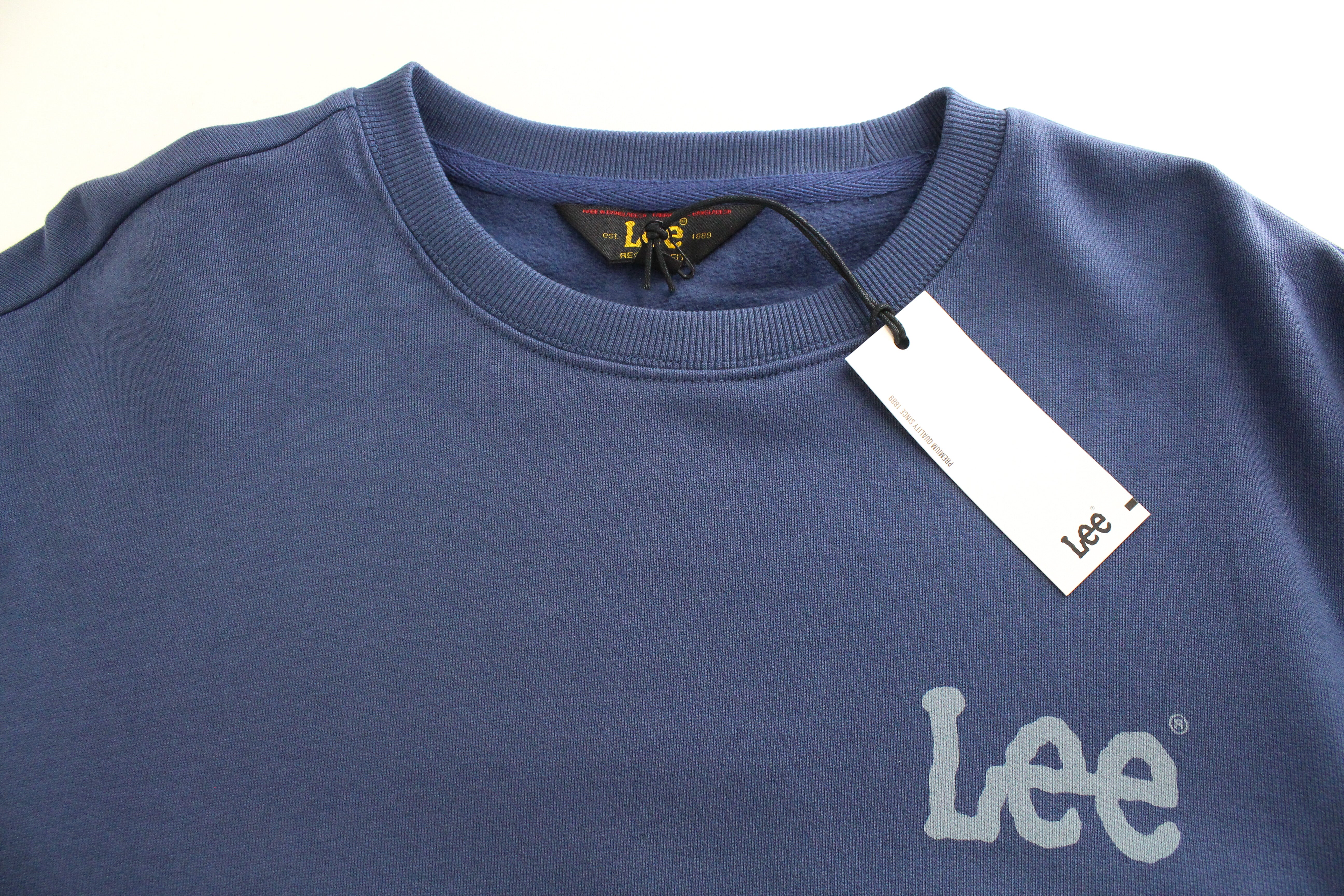 LEE vyriškas M dydžio jūrų mėlynos spalvos flisinis džemperis su logotipo spauda ir apvalia iškirpte 