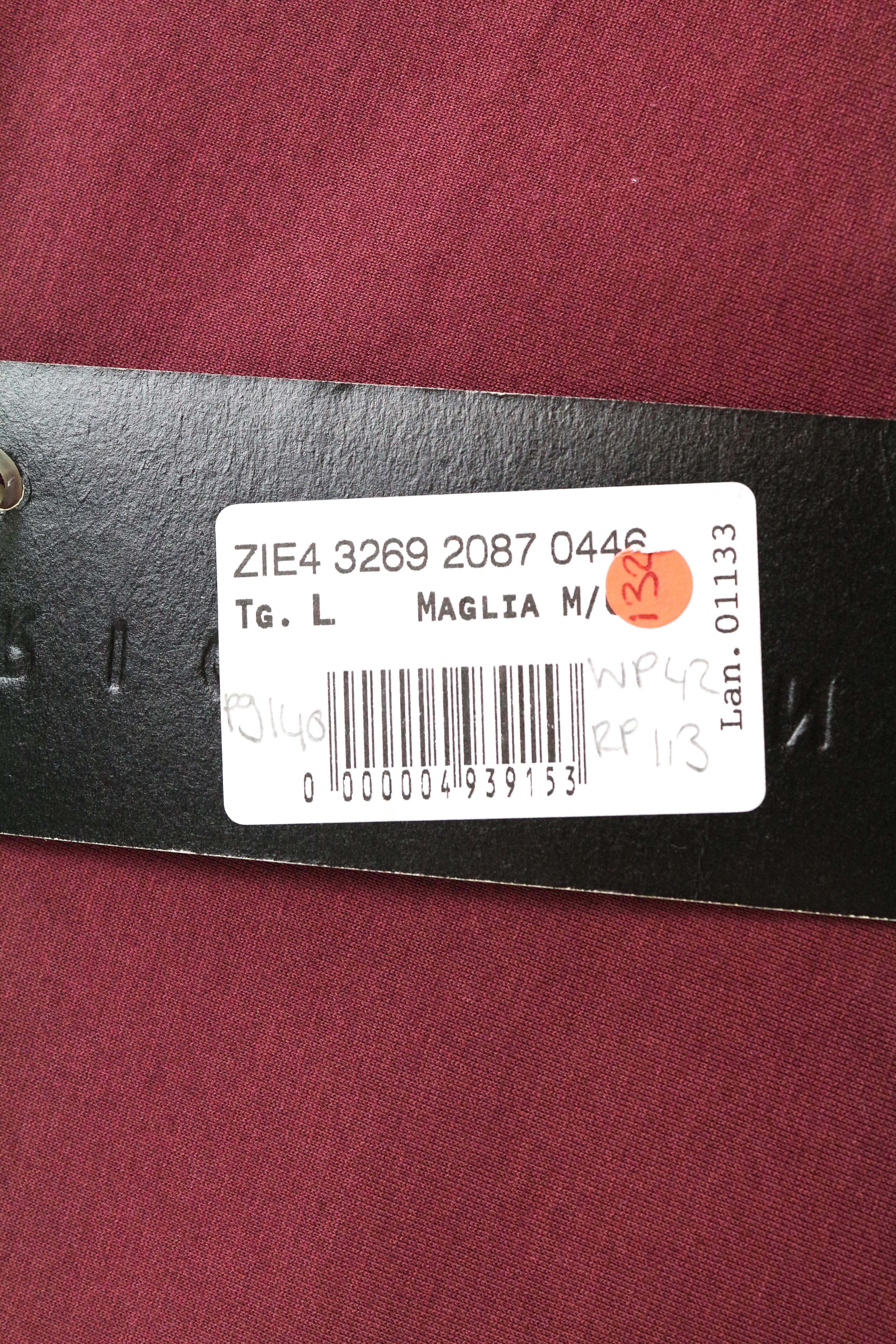 RICHMOND vyriški raudoni marškinėliai su V formos iškirpte, grynos medvilnės, laisvalaikio, vienspalviai, trumpomis rankovėmis. 