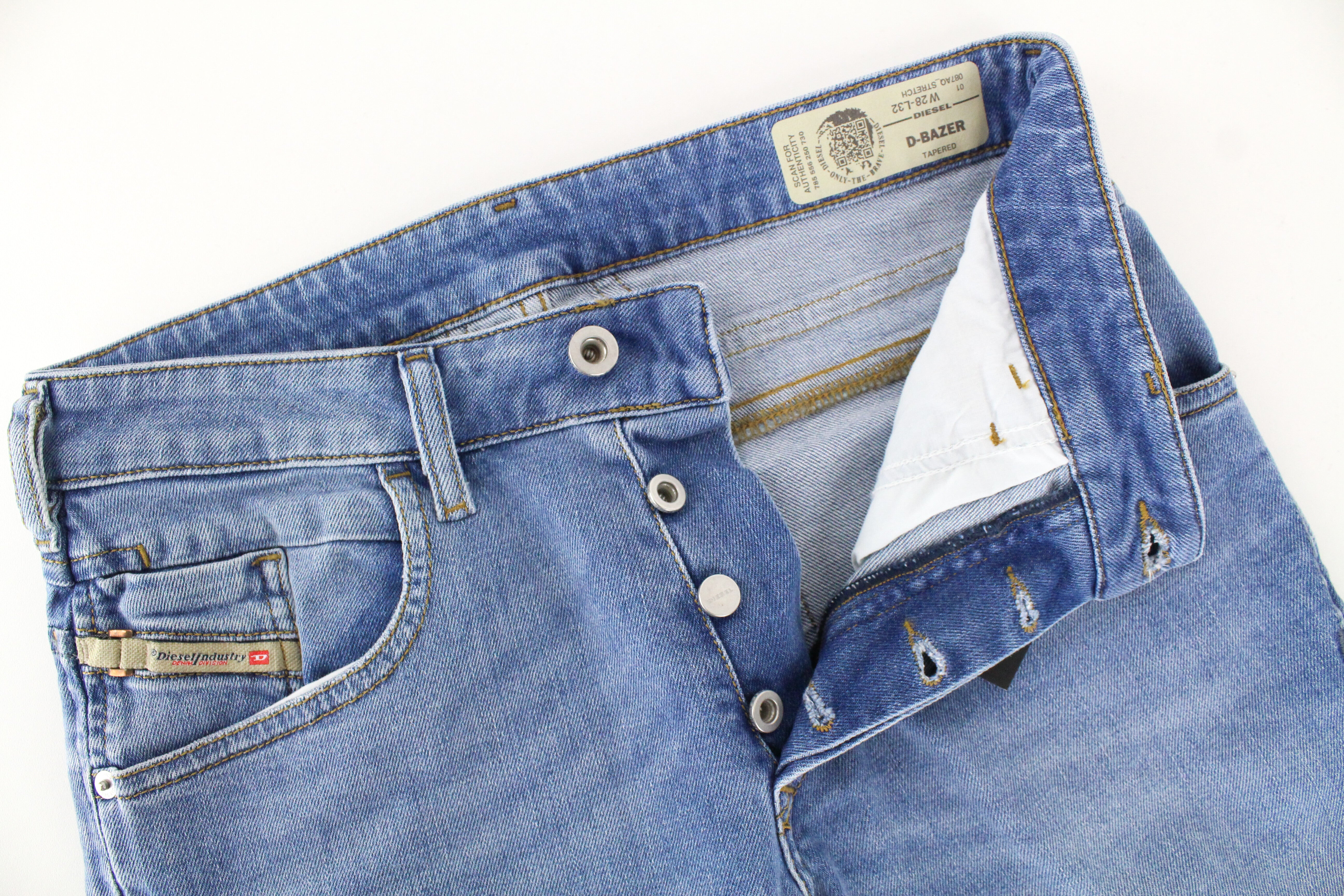 DIESEL D-Bazer 087AQ vyriški džinsai W28/L32 šviesiai mėlyni siaurėjantys tamprūs džinsai 
