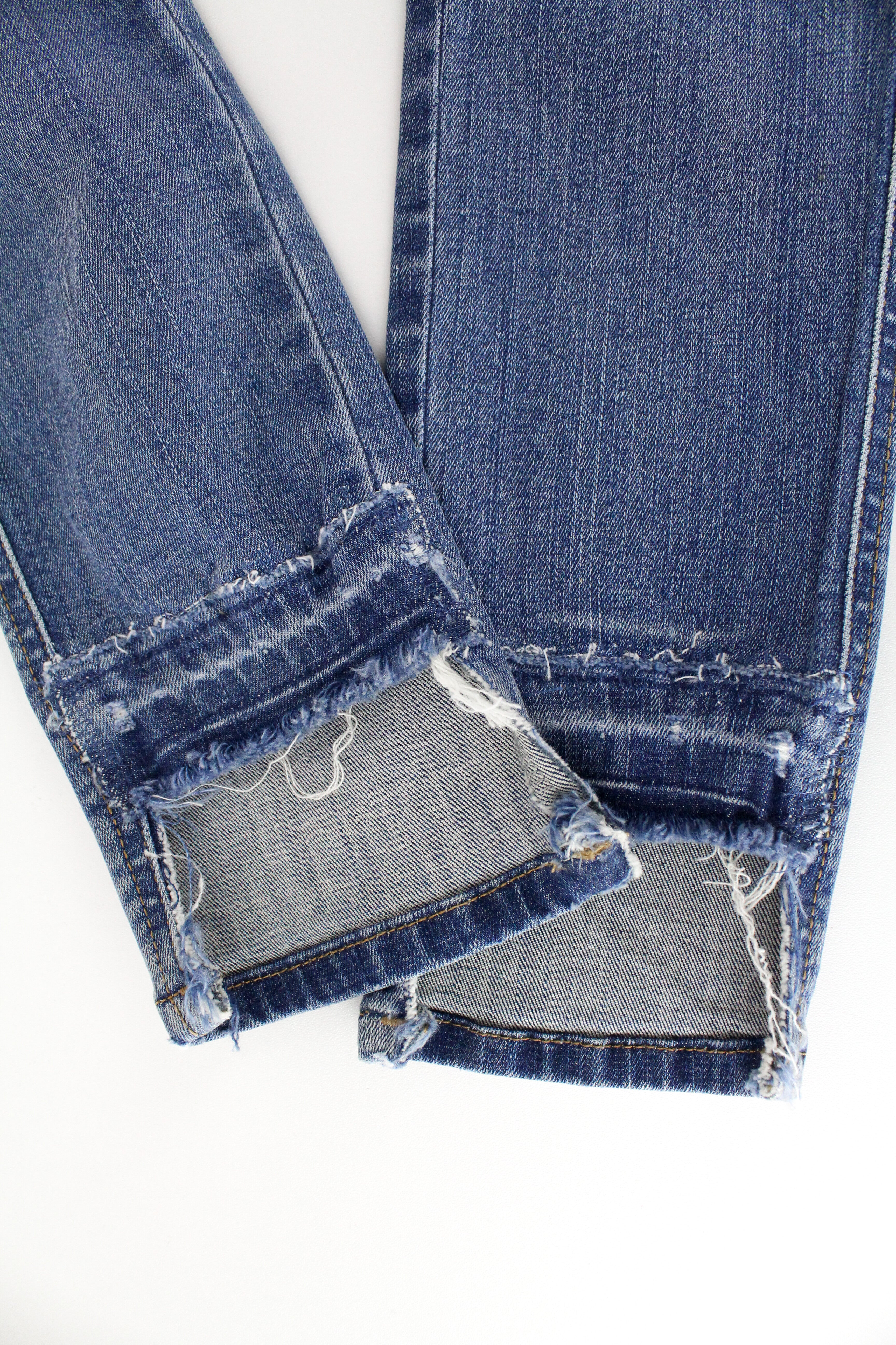 DIESEL Slandy 086AH moteriški džinsai W26/L32 tamprūs, mėlyni, plėšyti, itin ploni, aptempti 