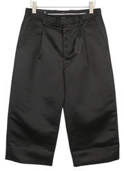 R13 laisvalaikio trumpintos klostuotos moteriškos kelnės 29 juodos atlaso imitacijos iki kulkšnių FW25 