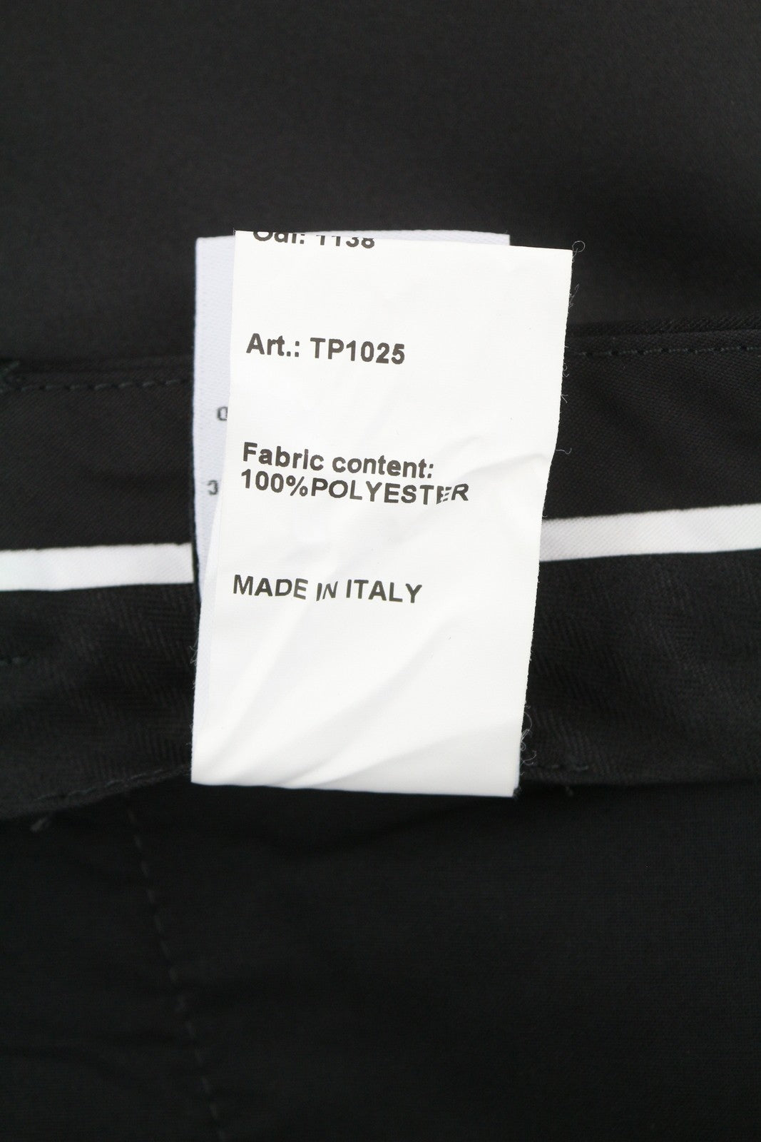 R13 laisvalaikio trumpintos klostuotos moteriškos kelnės 29 juodos atlaso imitacijos iki kulkšnių FW25 