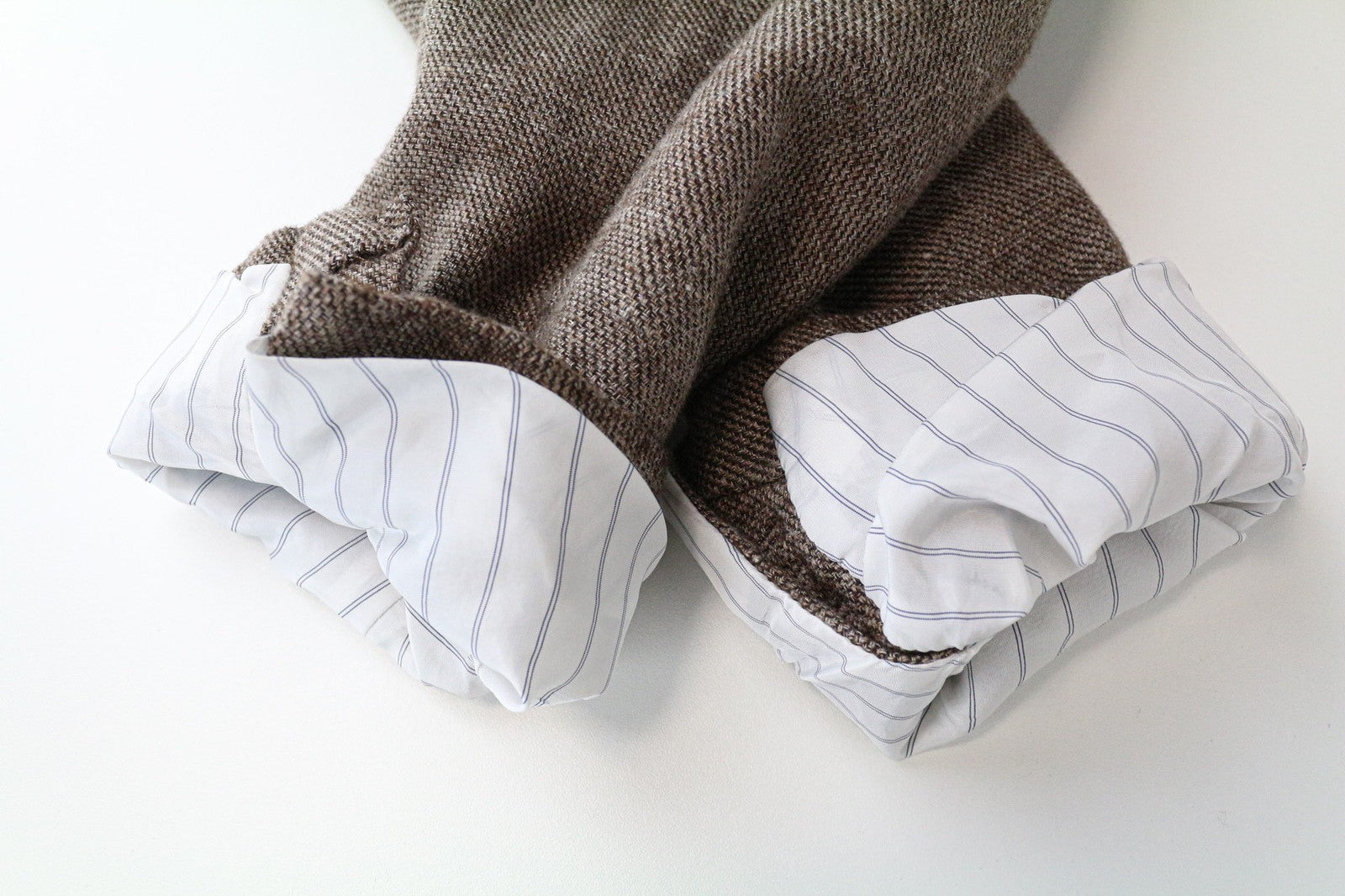 „SUITSUPPLY“ vyriškas švarkas „Havana“ UK46R, rudas, plonas, lininis, vilnonis, oficialios iškirptės, vienos krūtinės. 