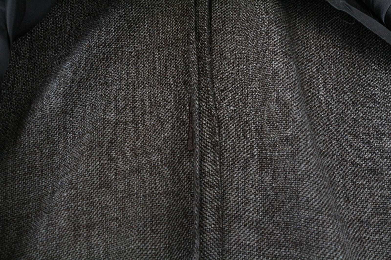 „SUITSUPPLY“ vyriškas švarkas „Havana“ UK46R, rudas, plonas, lininis, vilnonis, oficialios iškirptės, vienos krūtinės. 